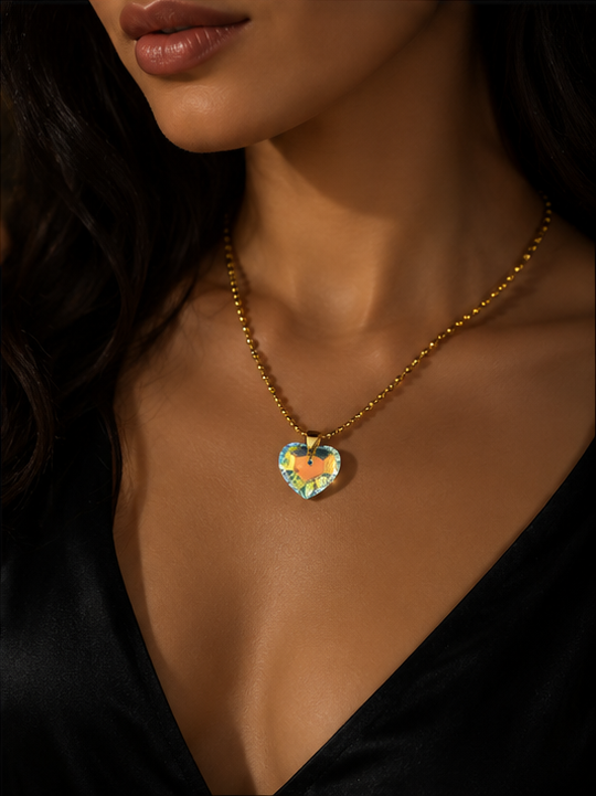 Le collier gros cœur en cristal doré