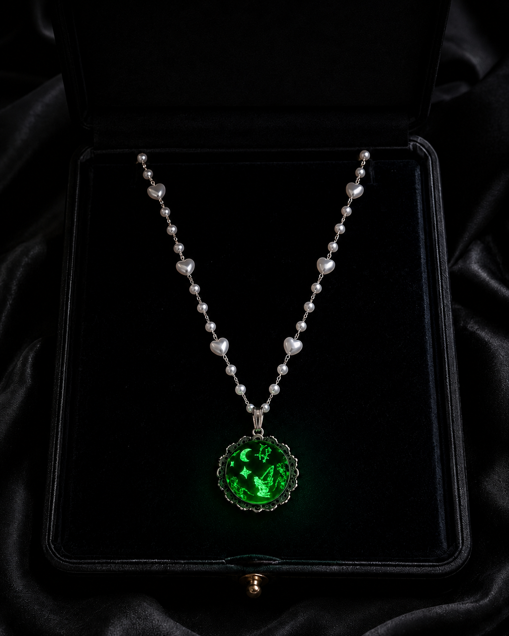 Collier rond à dentelle avec grosse perle blanche de la fée stellia
