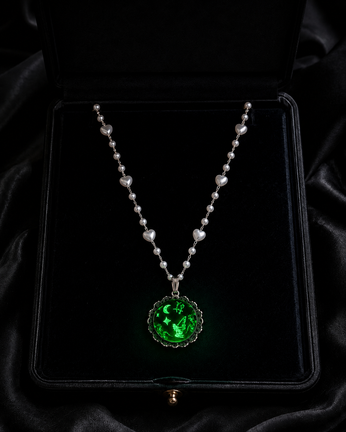 Collier rond à dentelle avec grosse perle blanche de la fée stellia