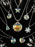 Présentation de la collection des colliers en cristal argenté