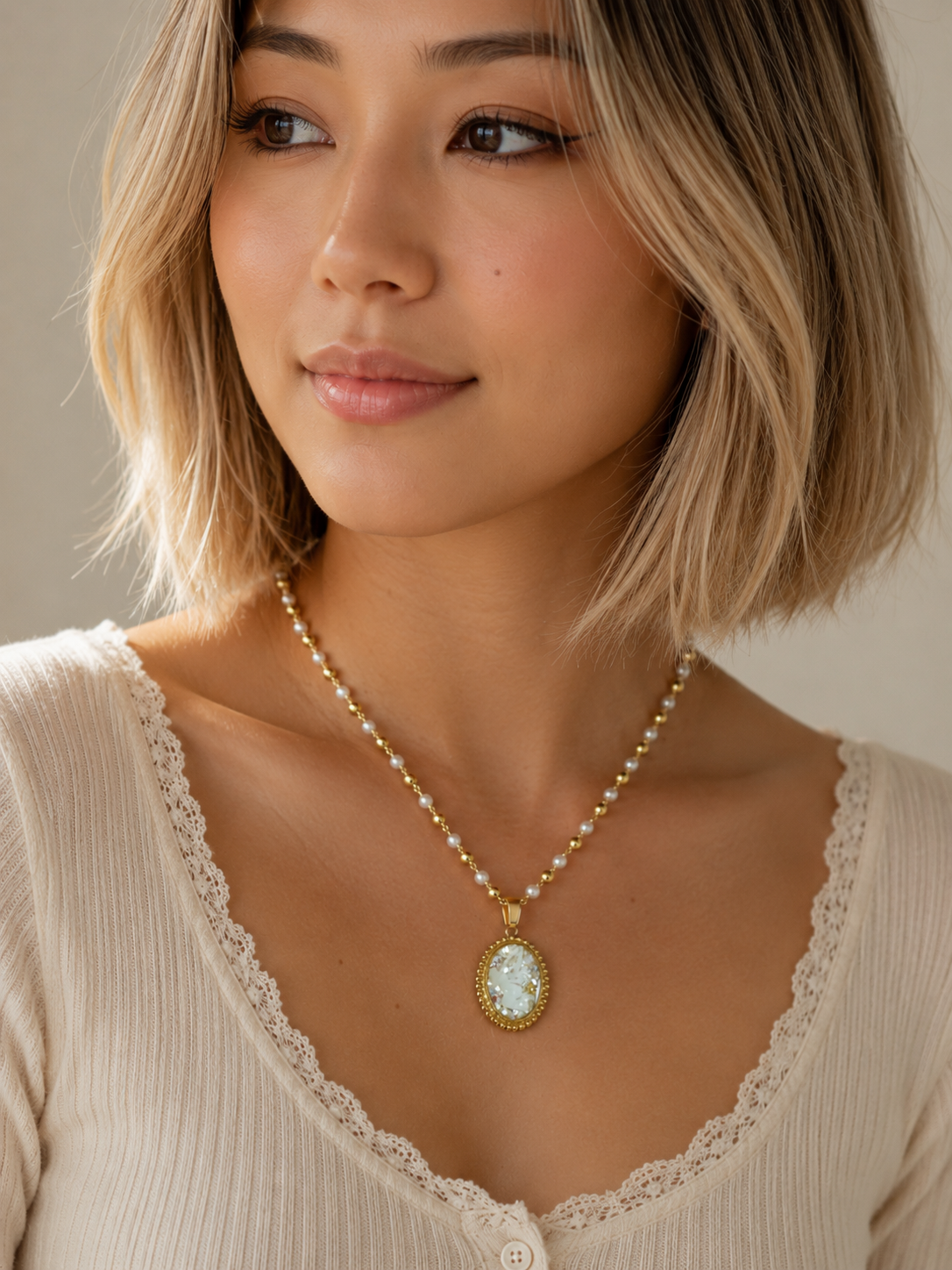 Collier de perles blanches de la fée stellia