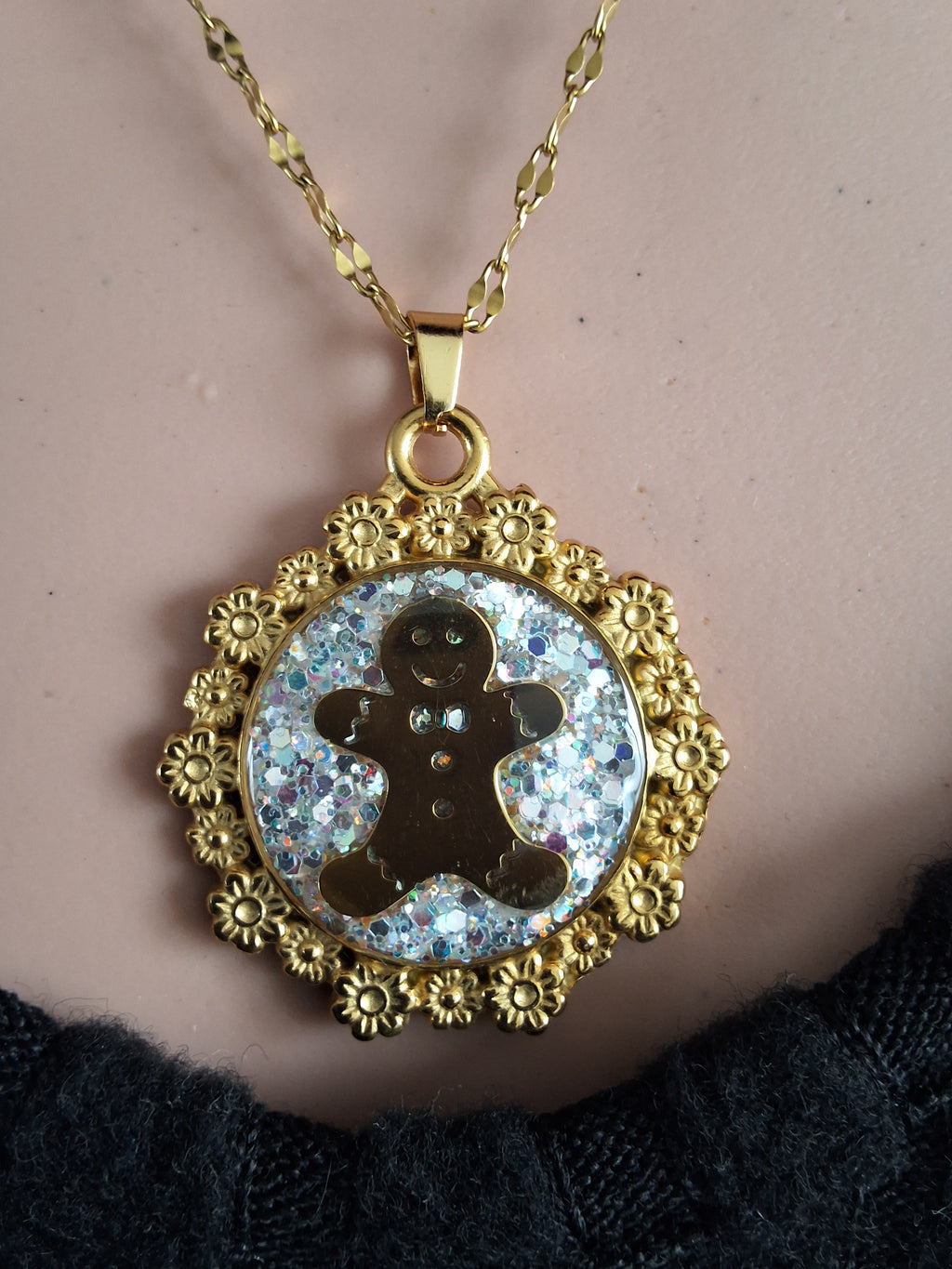 Collier petit biscuit fluorescent version courte
