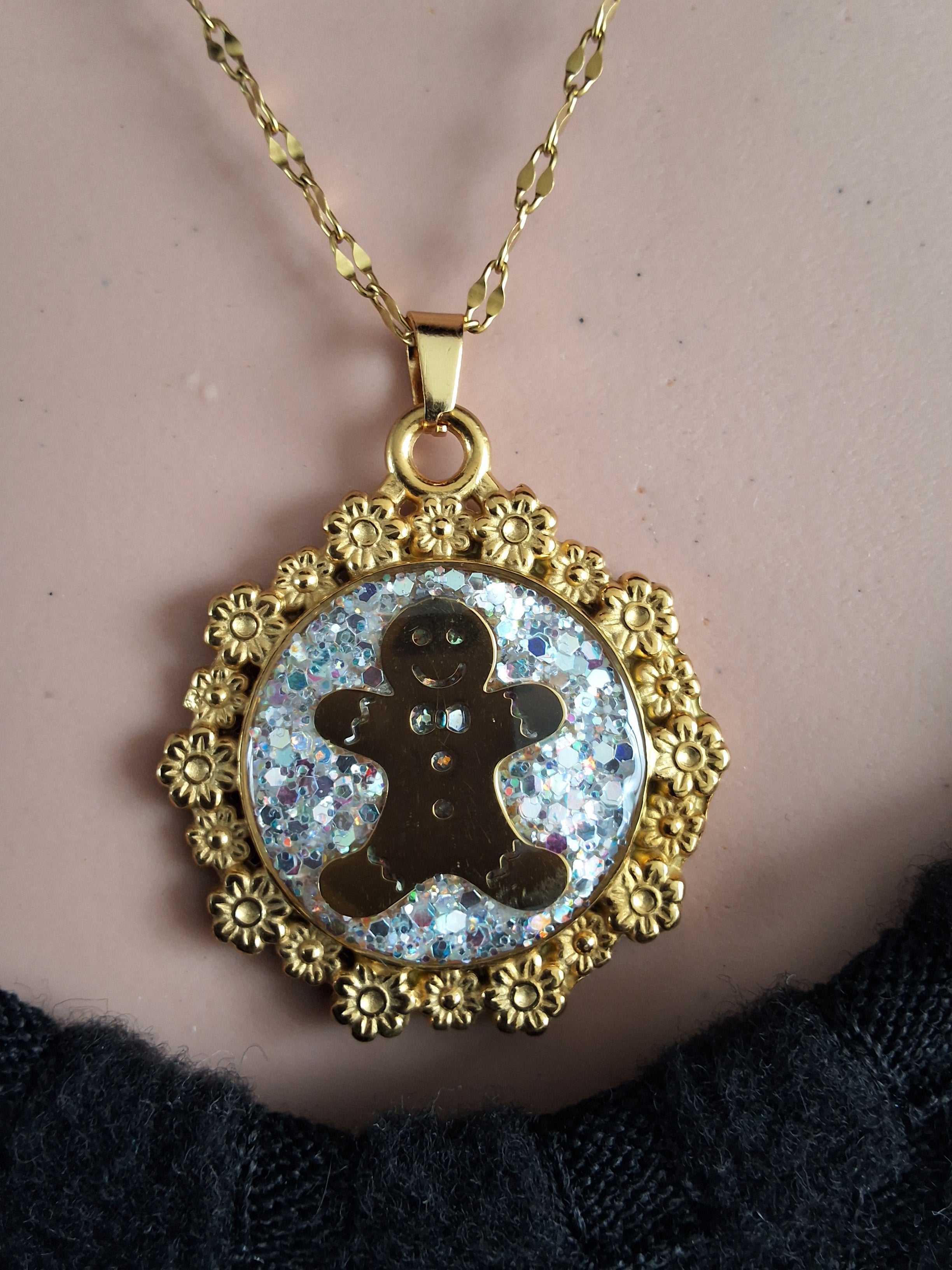 Collier petit biscuit fluorescent version courte