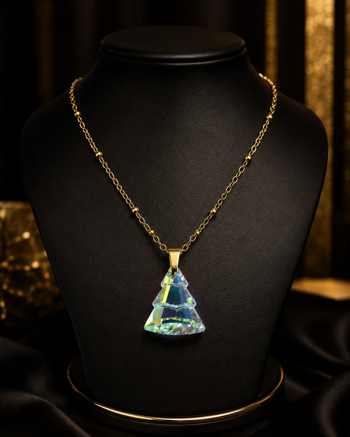 Le collier sapin en cristal doré