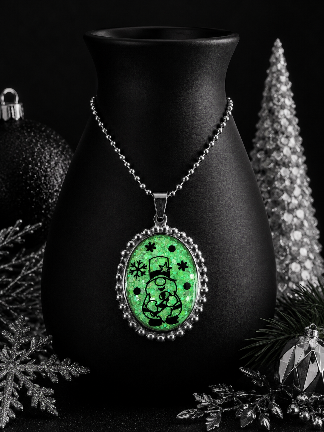 Collier Lutin du Père Noël – Magie Fluorescente vert