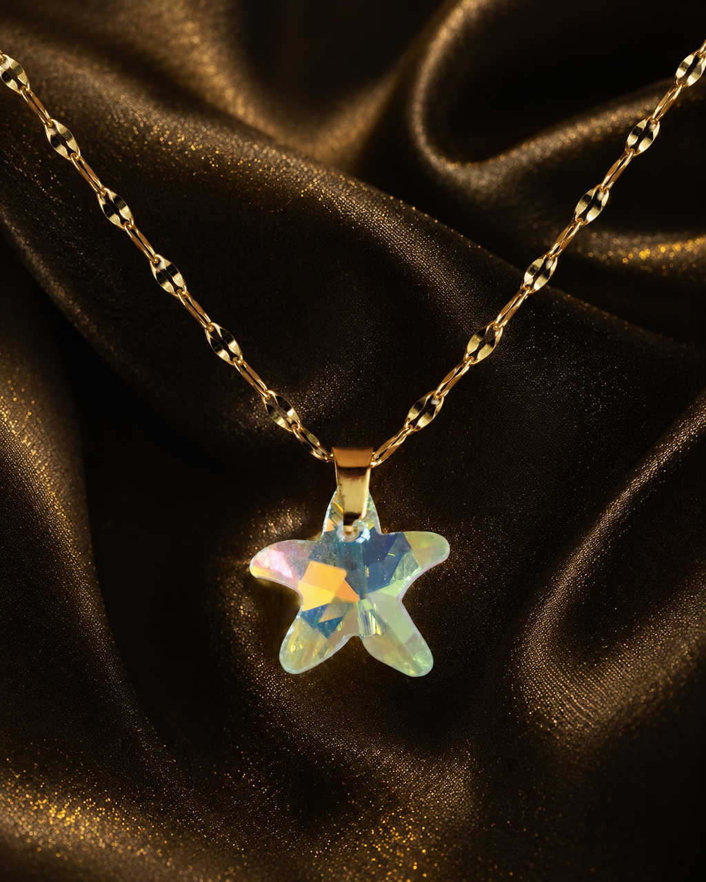 Le collier petite étoile marine en cristal doré