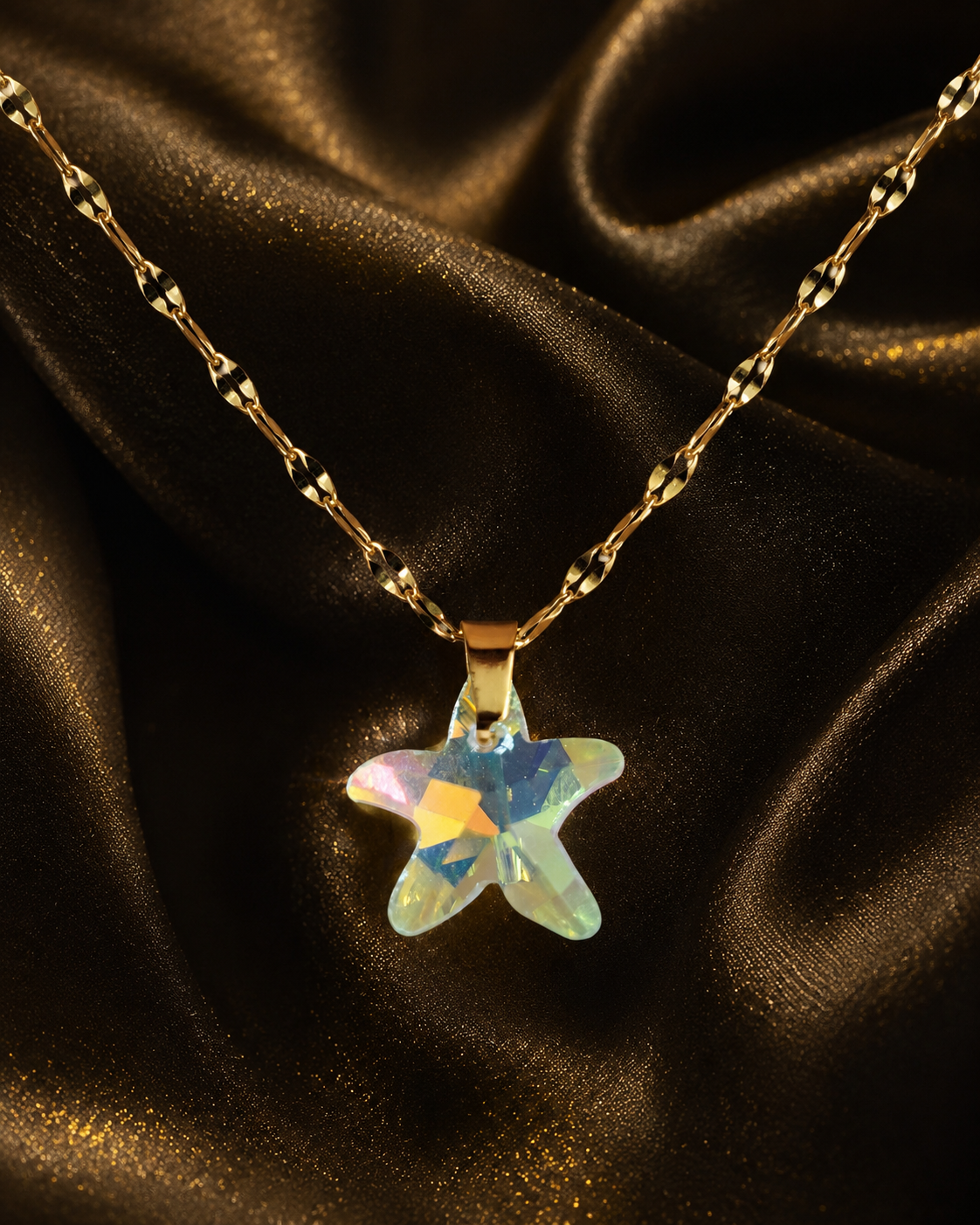 Le collier petite étoile marine en cristal doré