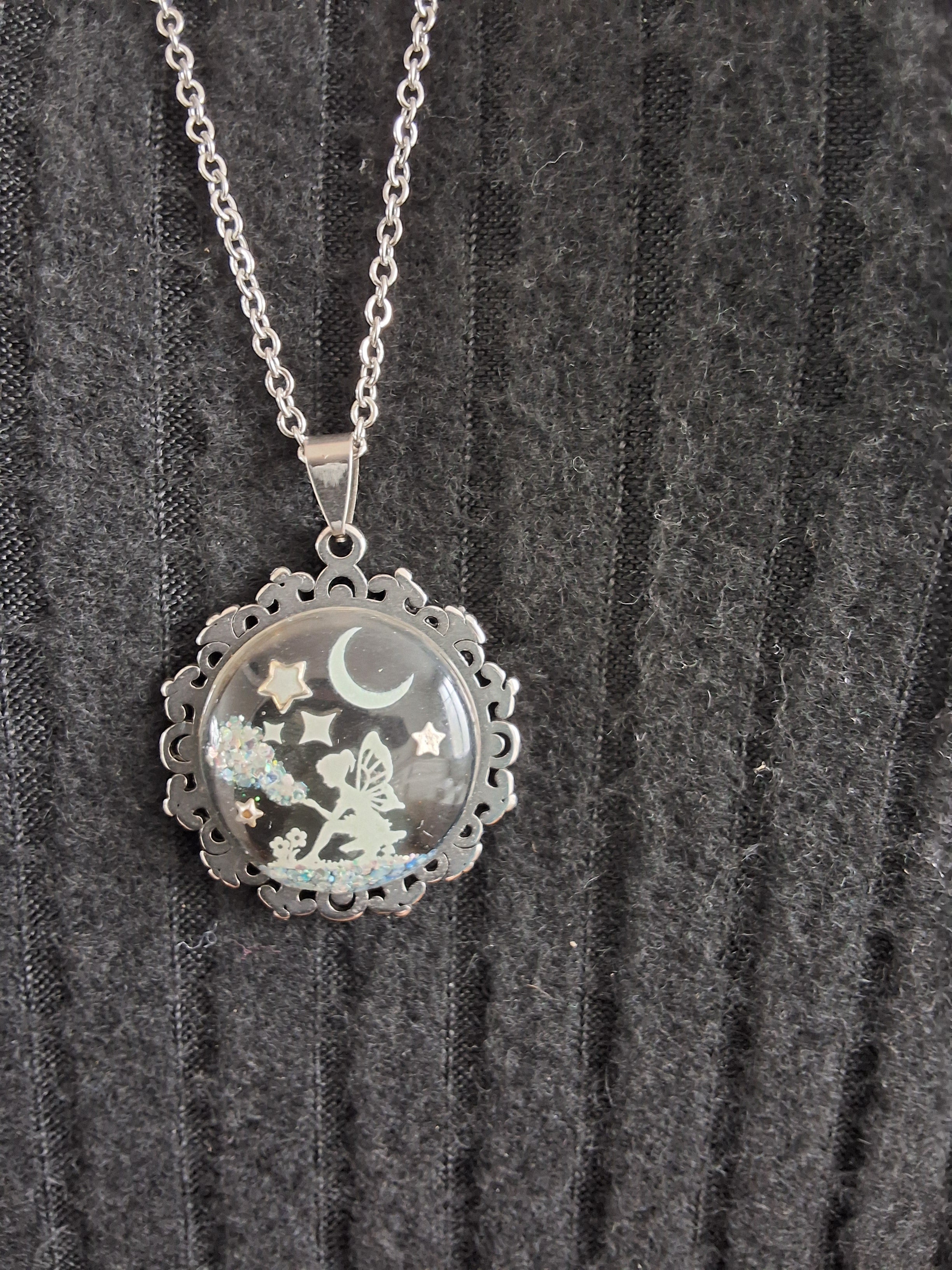 Collier de la fée luna avec tornade sur grosse perle magique