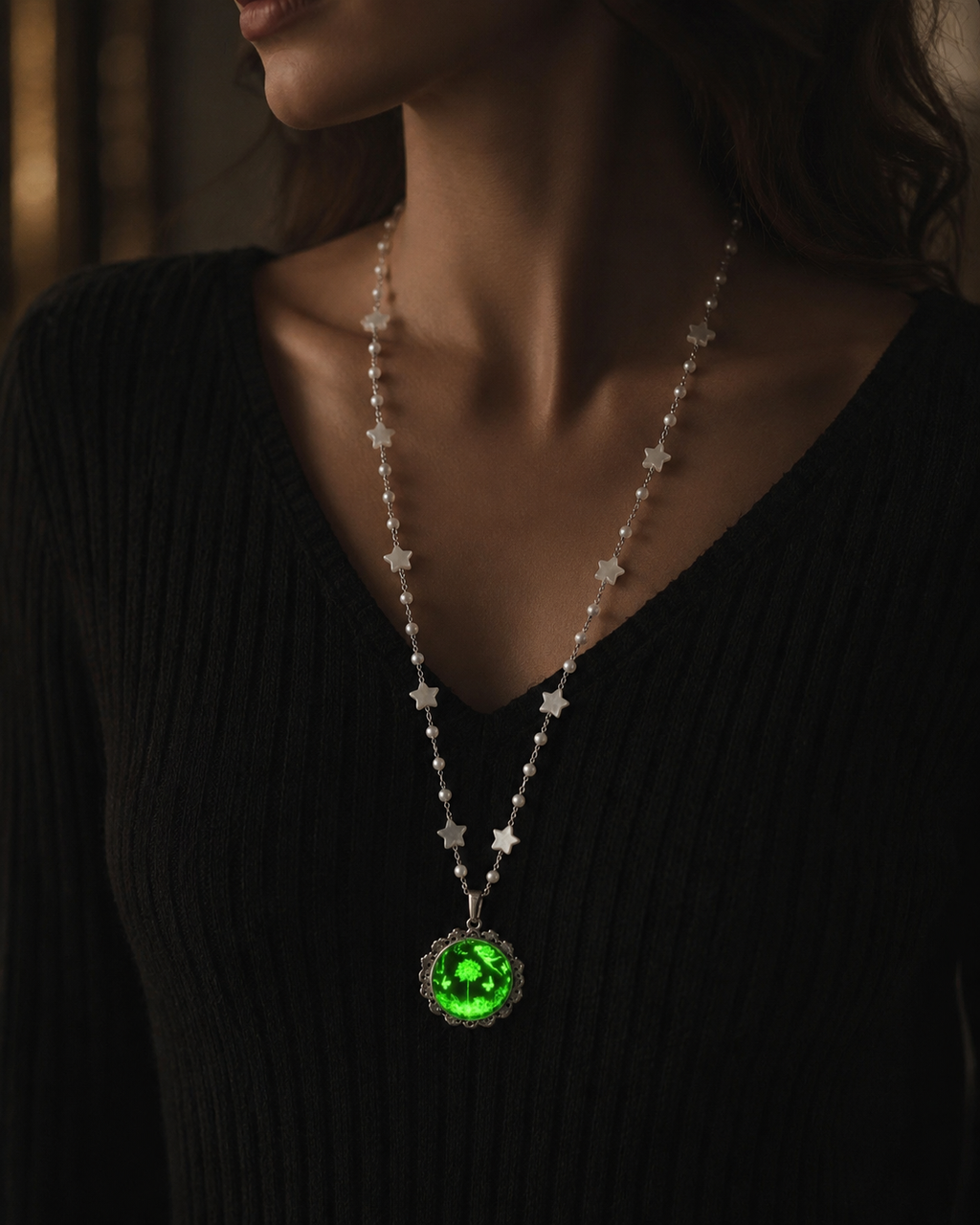 Collier rond à dentelle avec grosse perle blanche de la fée planissette