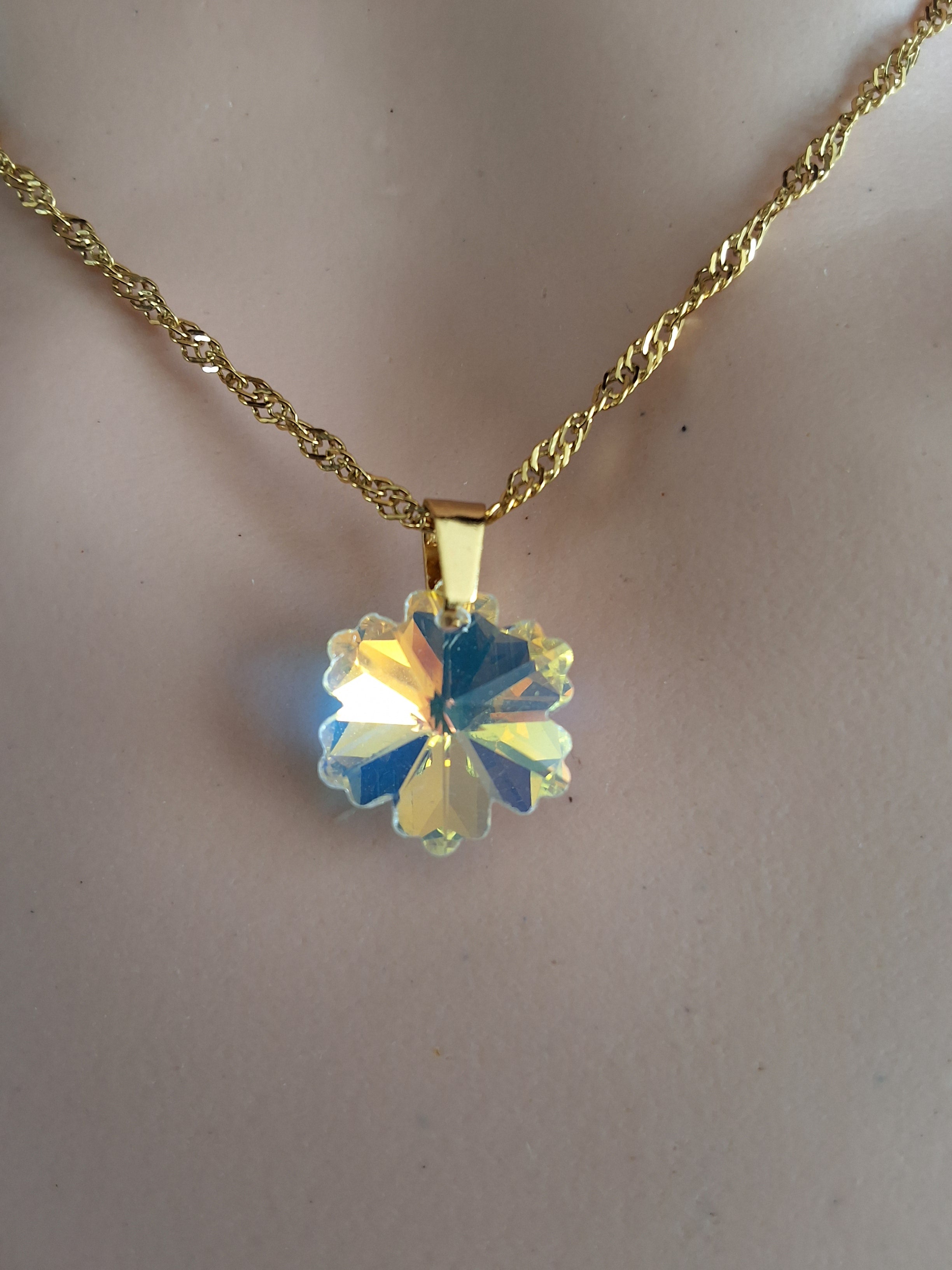 Collier petit flocon de neige en cristal or 1