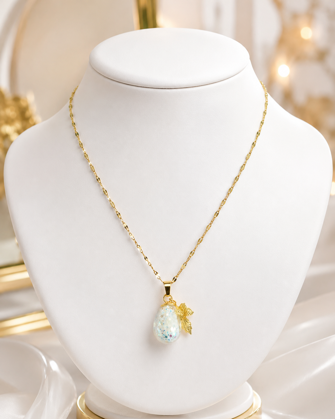 Collier or enchanté de raisin vert