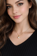 Collier or petites groseilles vertes