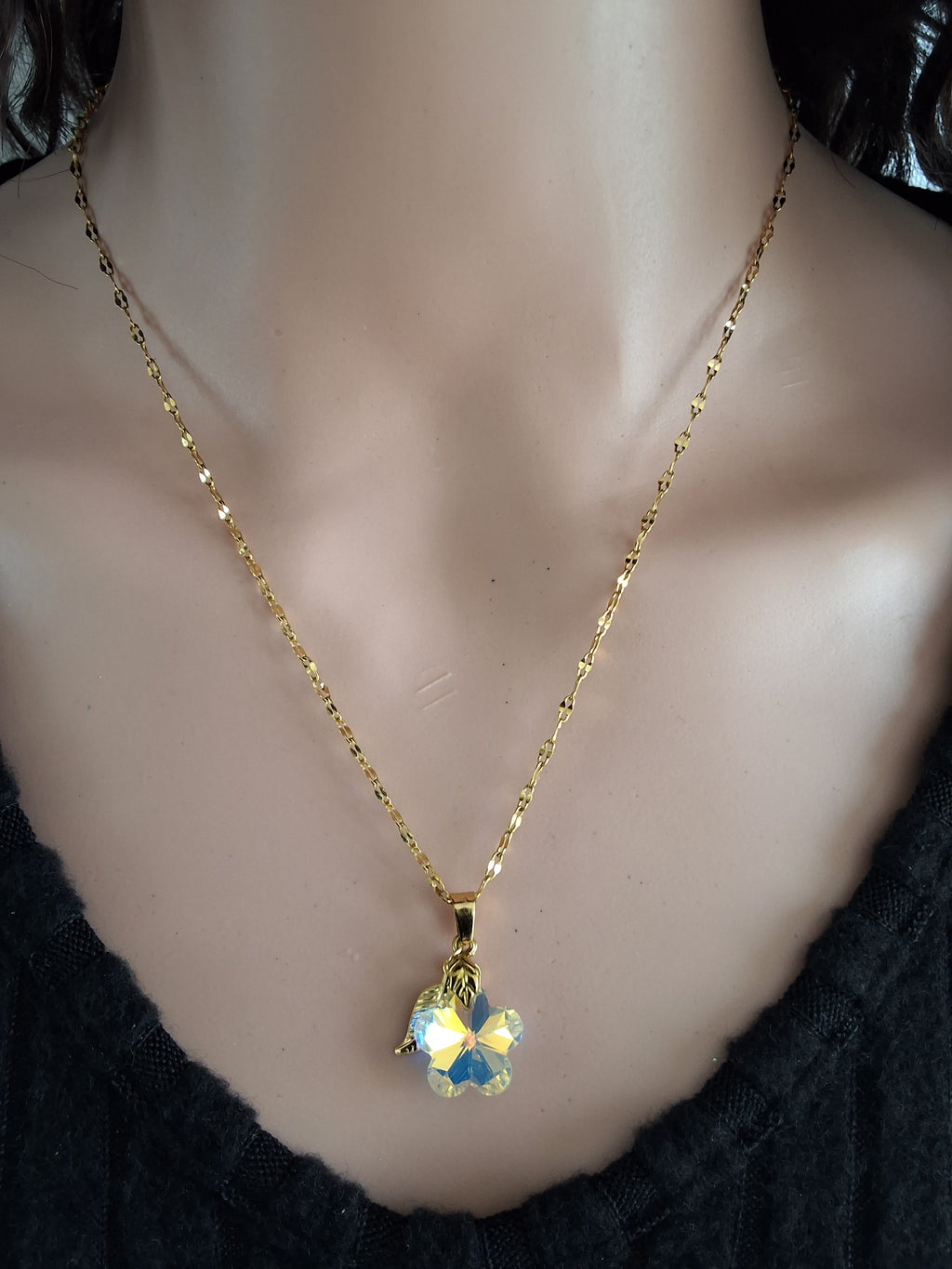 Collier fleurs de cerisier en cristal or