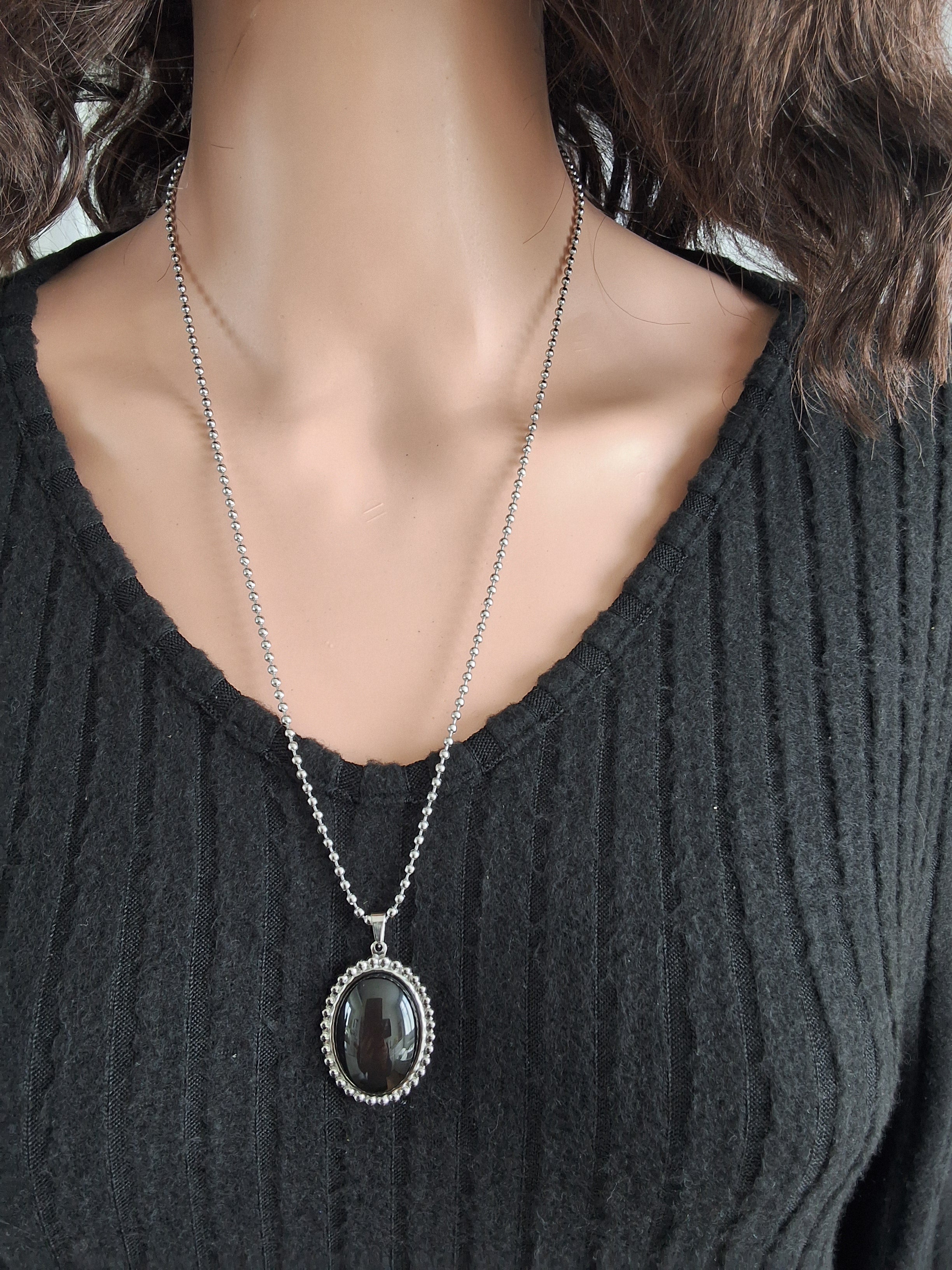 Collier ovale à boules perle magique