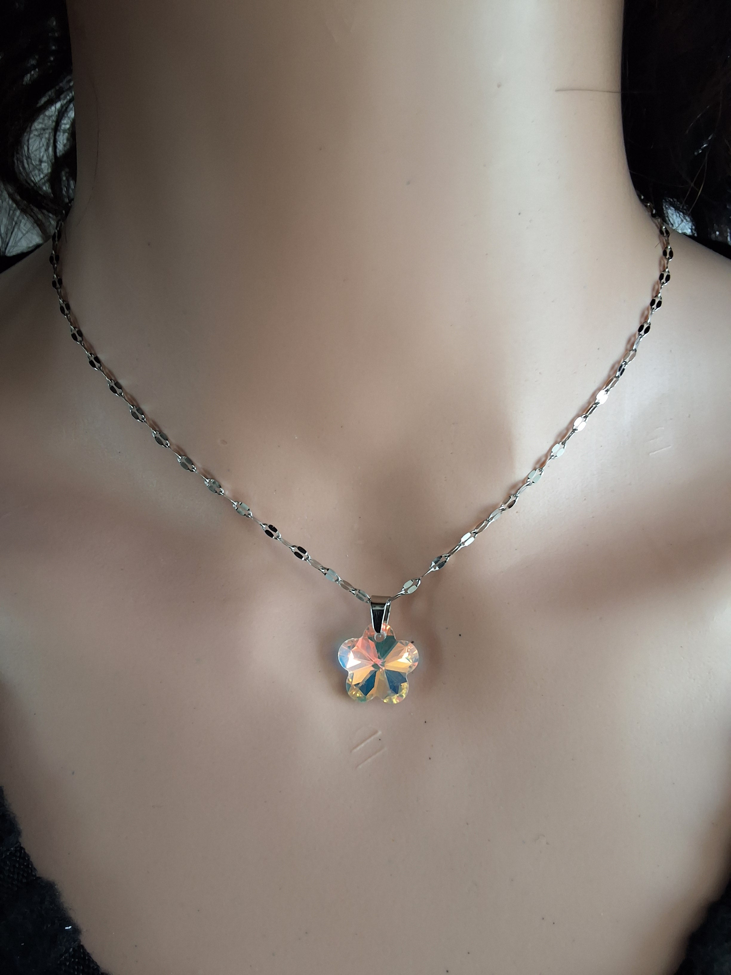 Collier fleurs de fraise en cristal argent