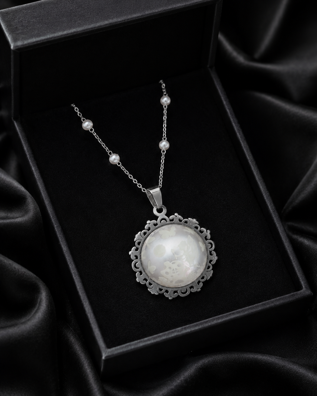 Collier rond à dentelle moyenne perle blanche de la fée félicia