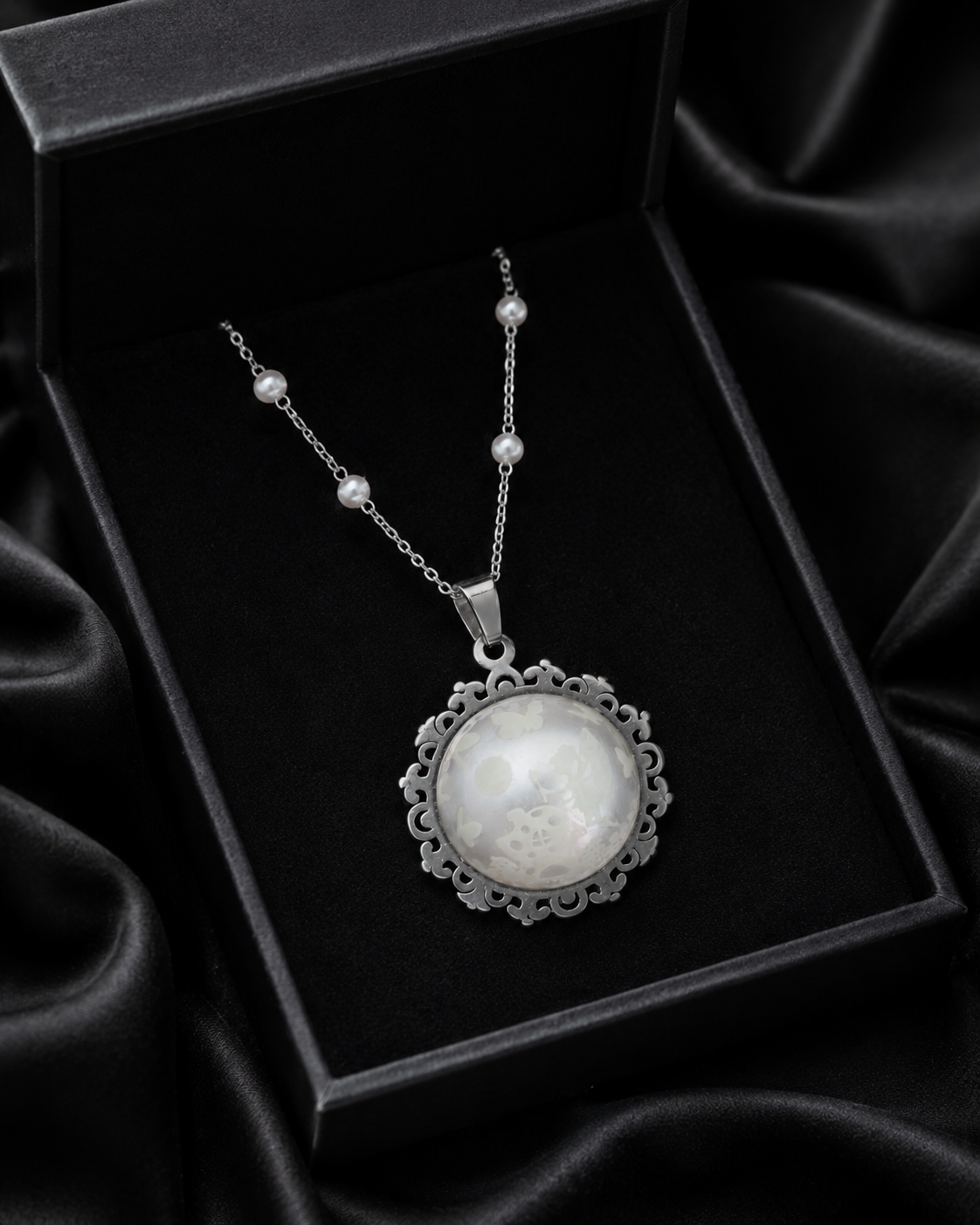 Collier rond à dentelle moyenne perle blanche de la fée félicia