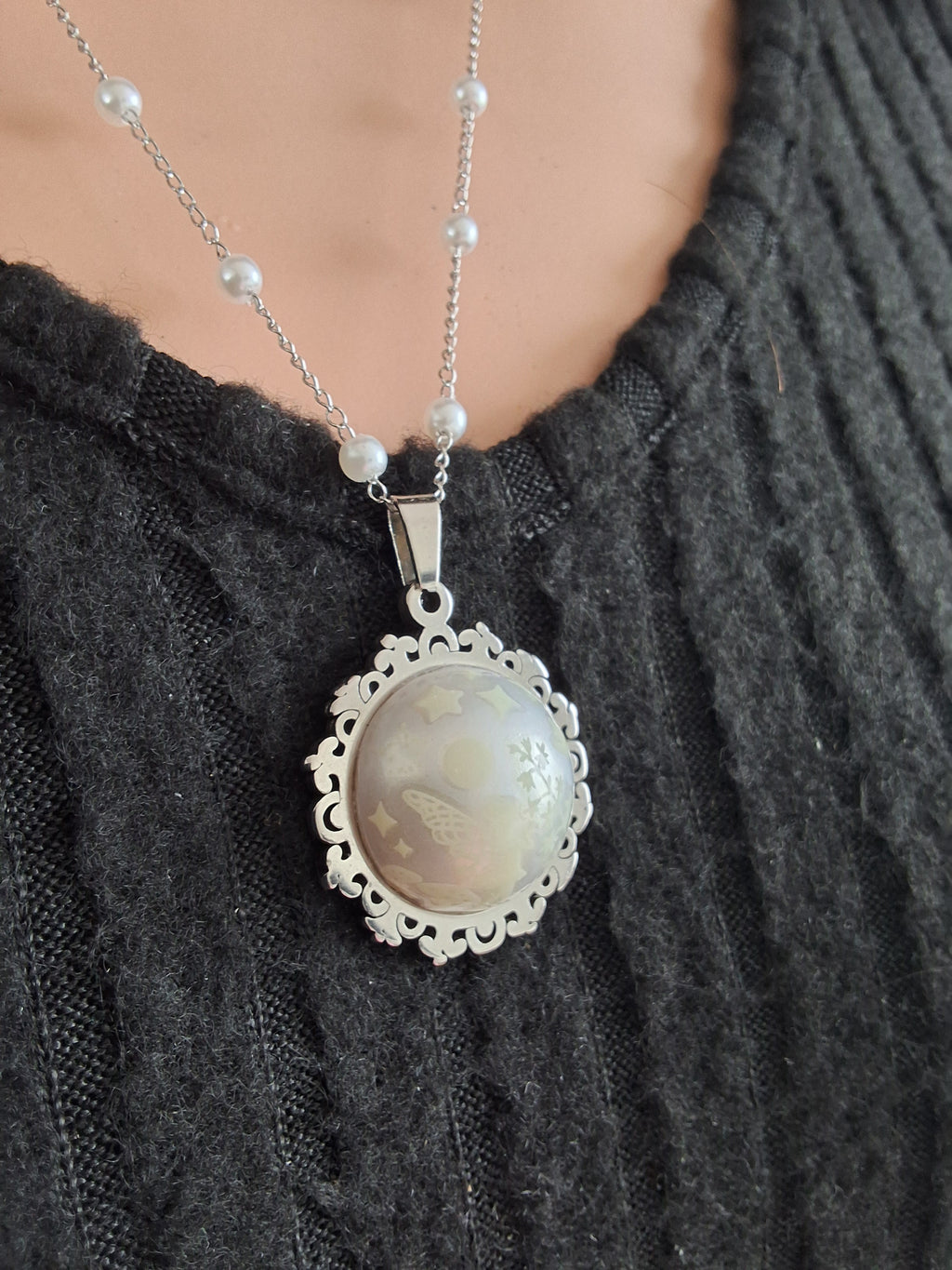 Collier rond à dentelle moyenne perle blanche de la fée jadelia