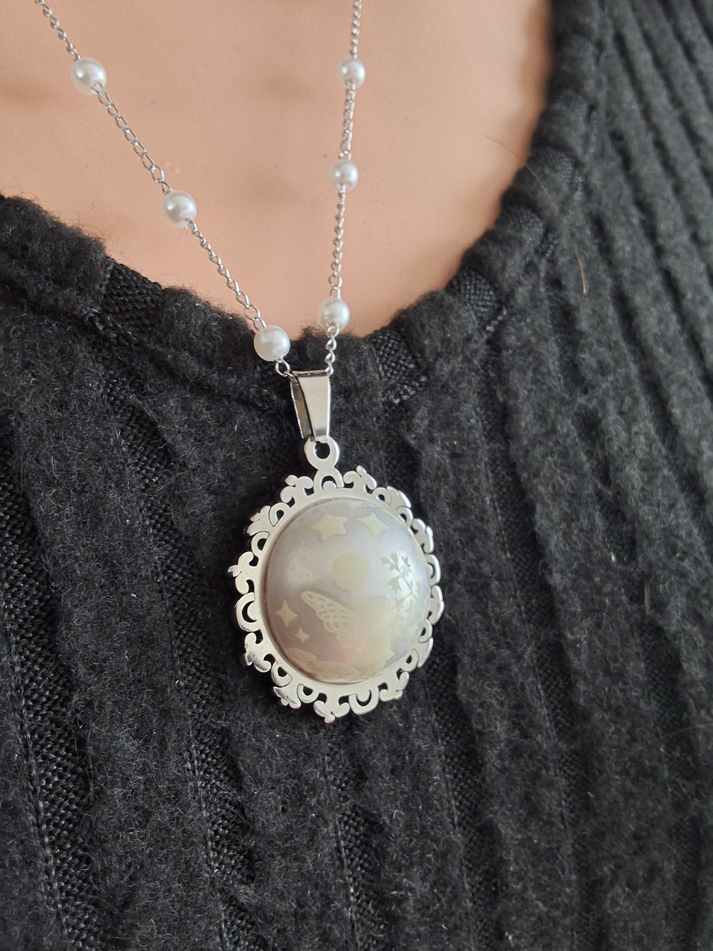 Collier rond à dentelle moyenne perle blanche de la fée jadelia