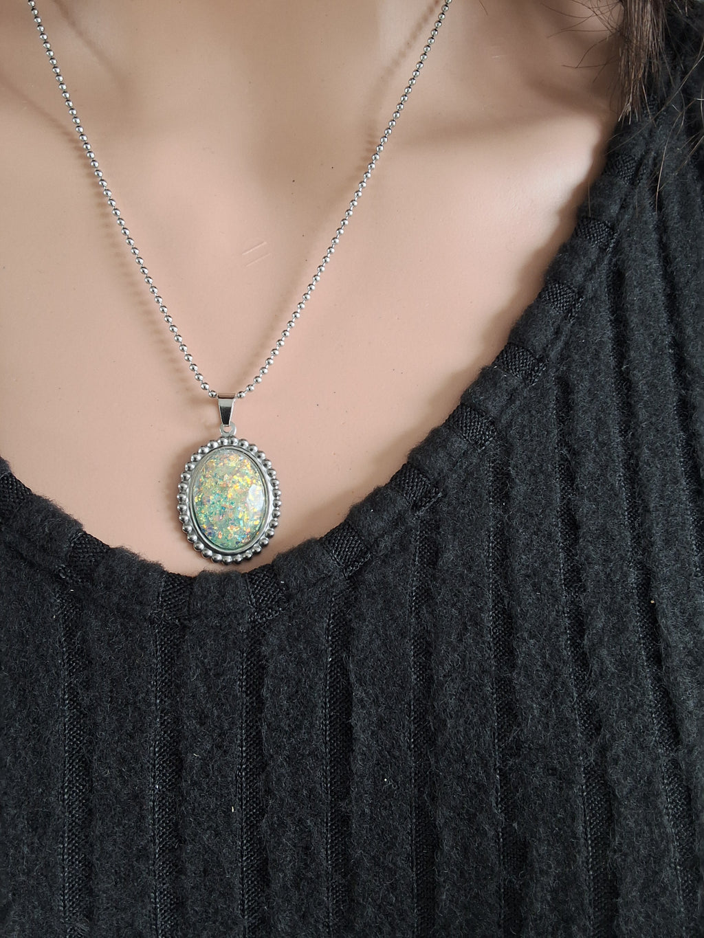 Collier imitation opale extra plat