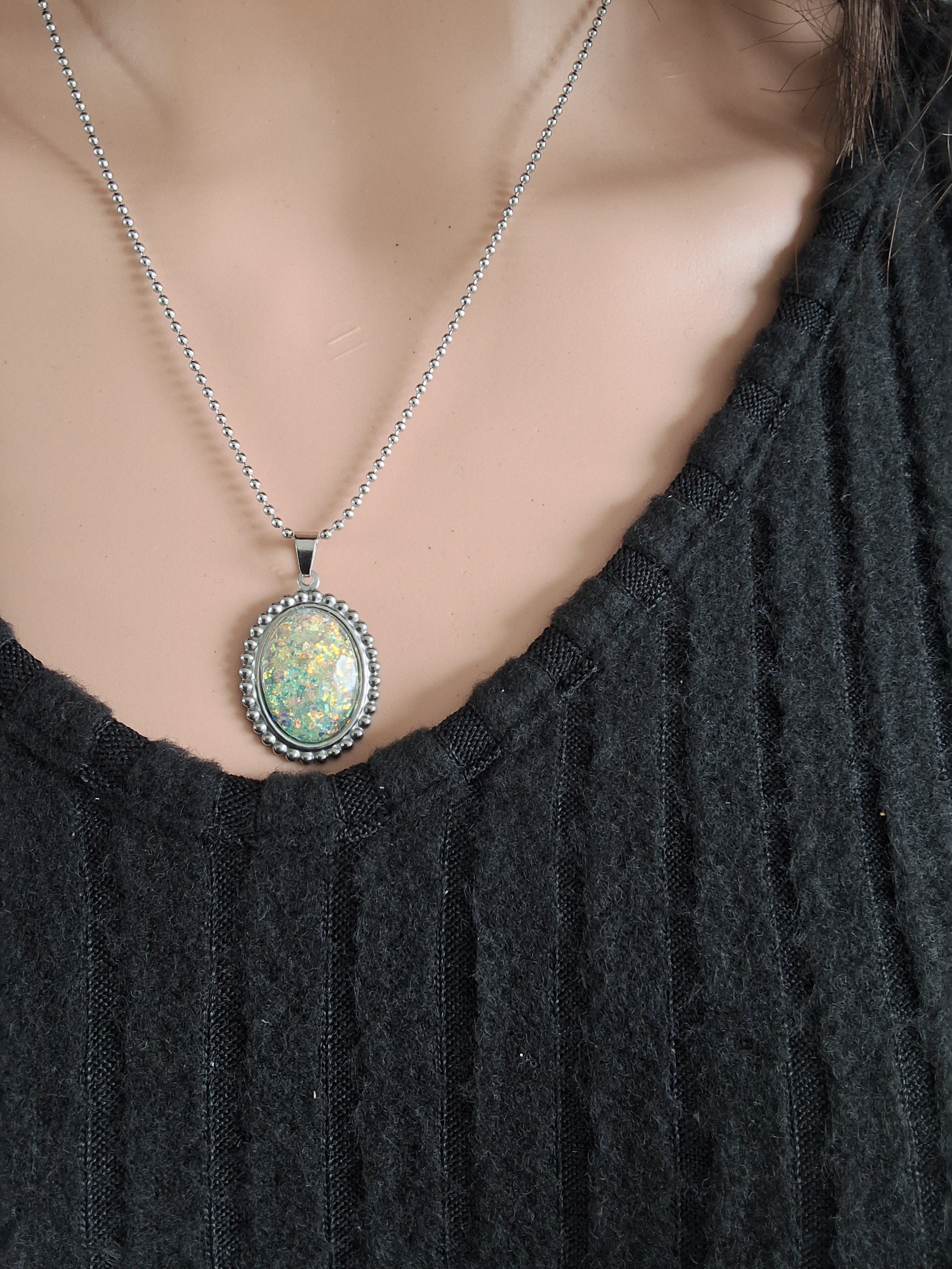 Collier imitation opale extra plat
