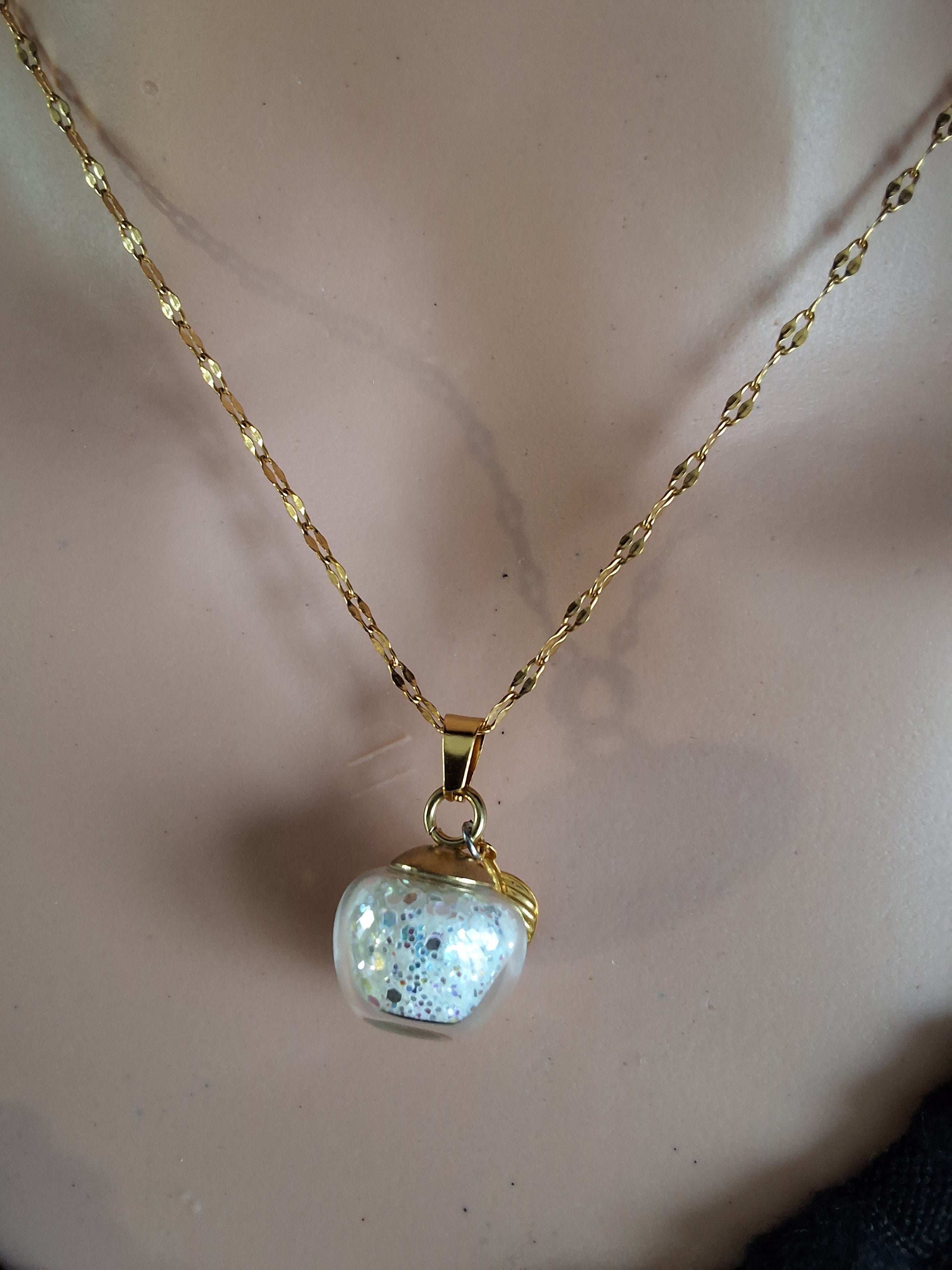 Collier petite pomme verte