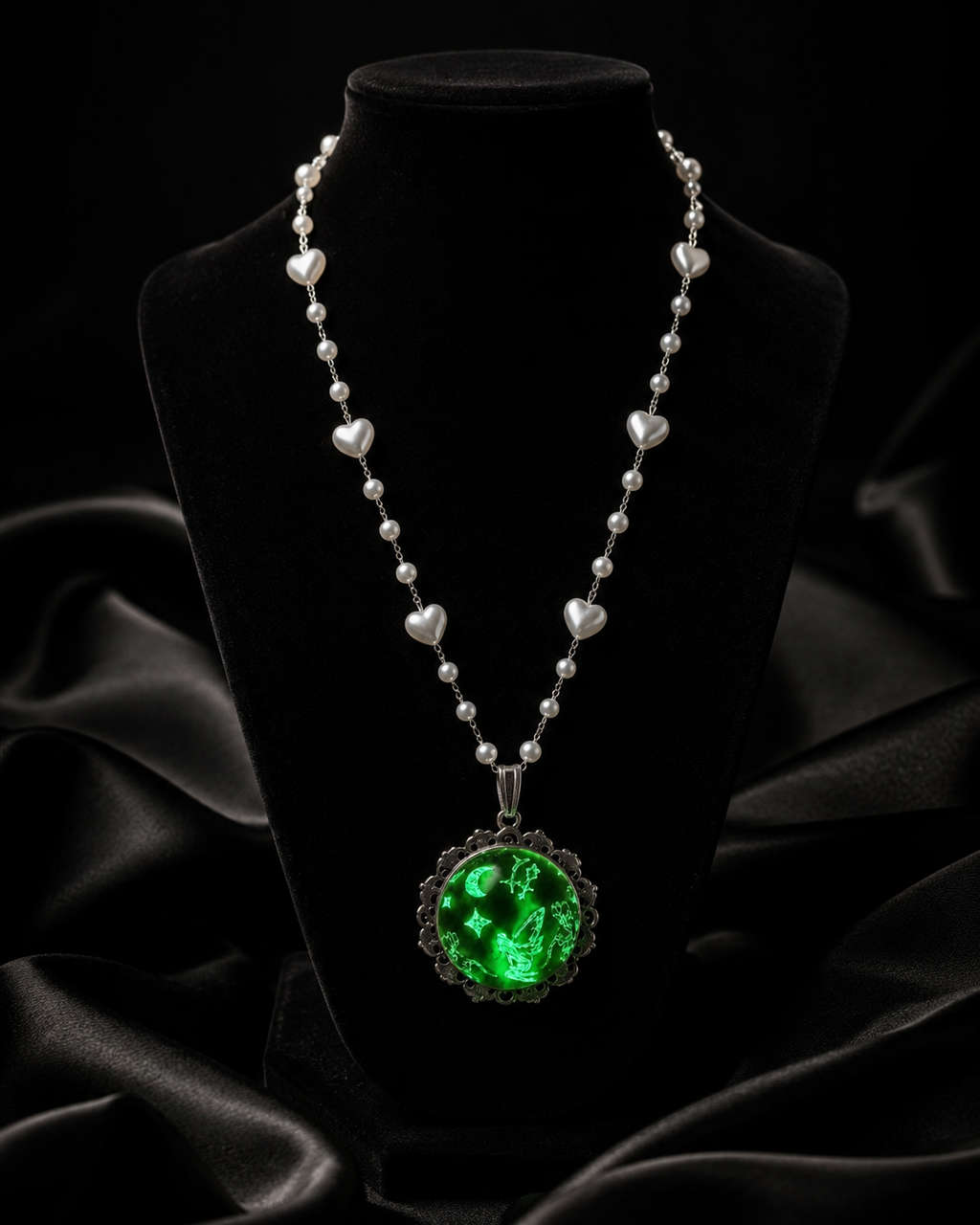 Collier rond à dentelle avec grosse perle blanche de la fée stellia