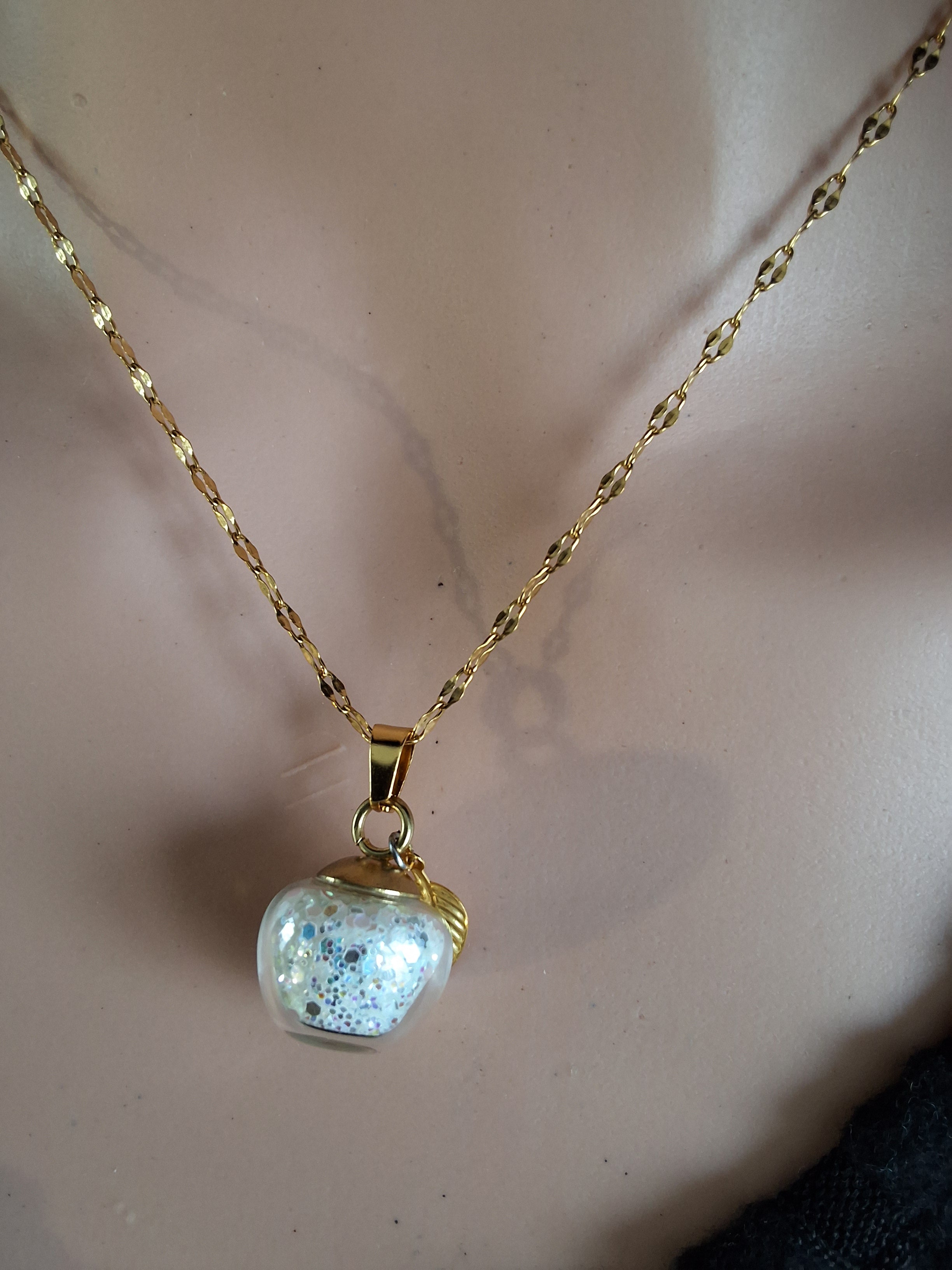 Collier petite pomme verte