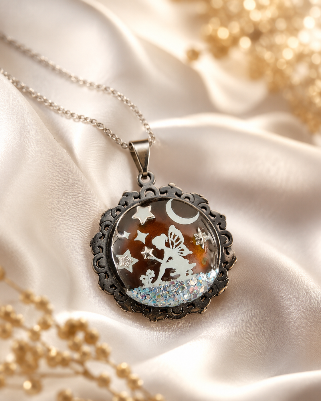 Collier de la fée luna avec grosse perle magique sous les étoiles