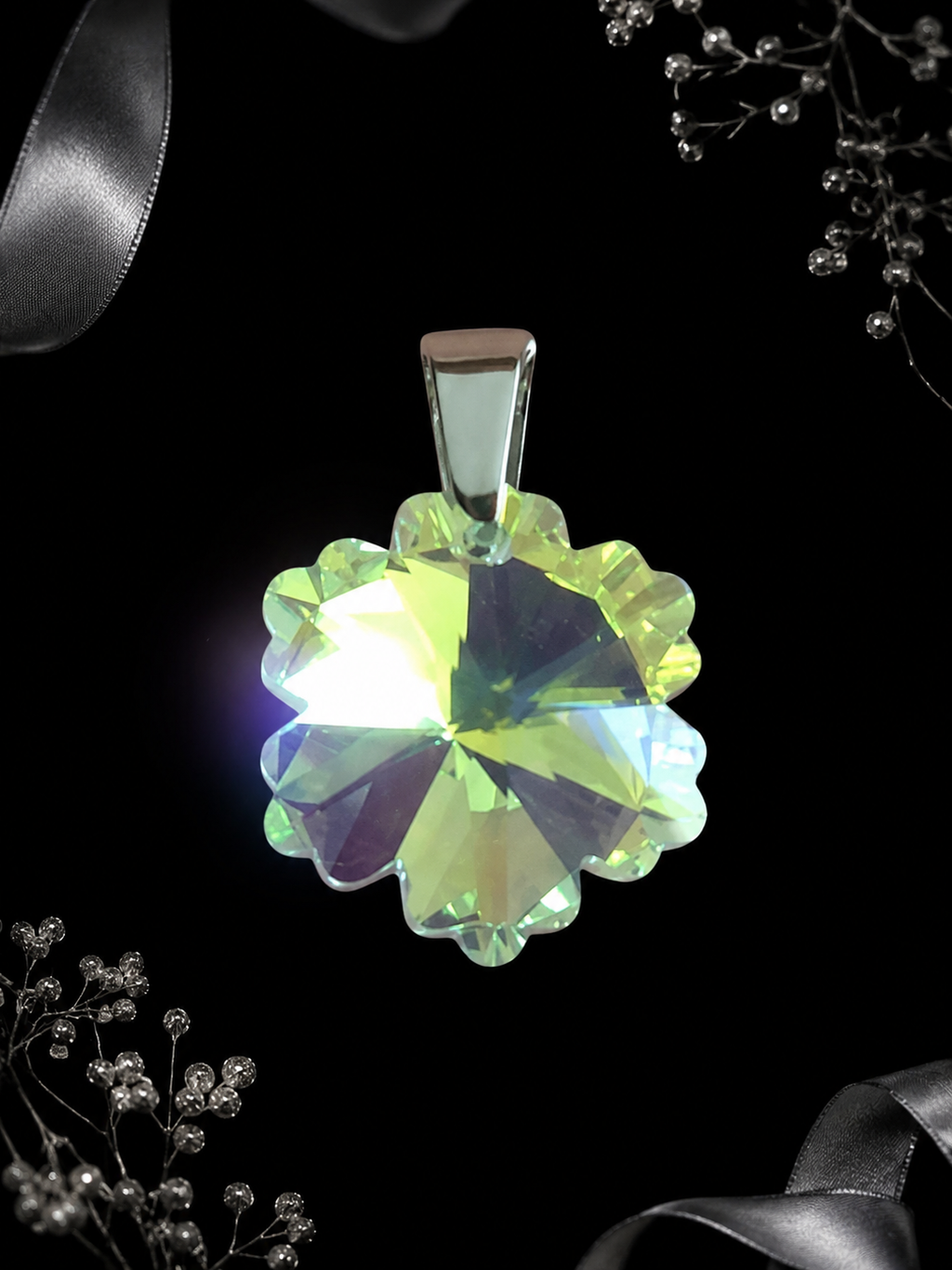 Le collier petit flocon en cristal argenté