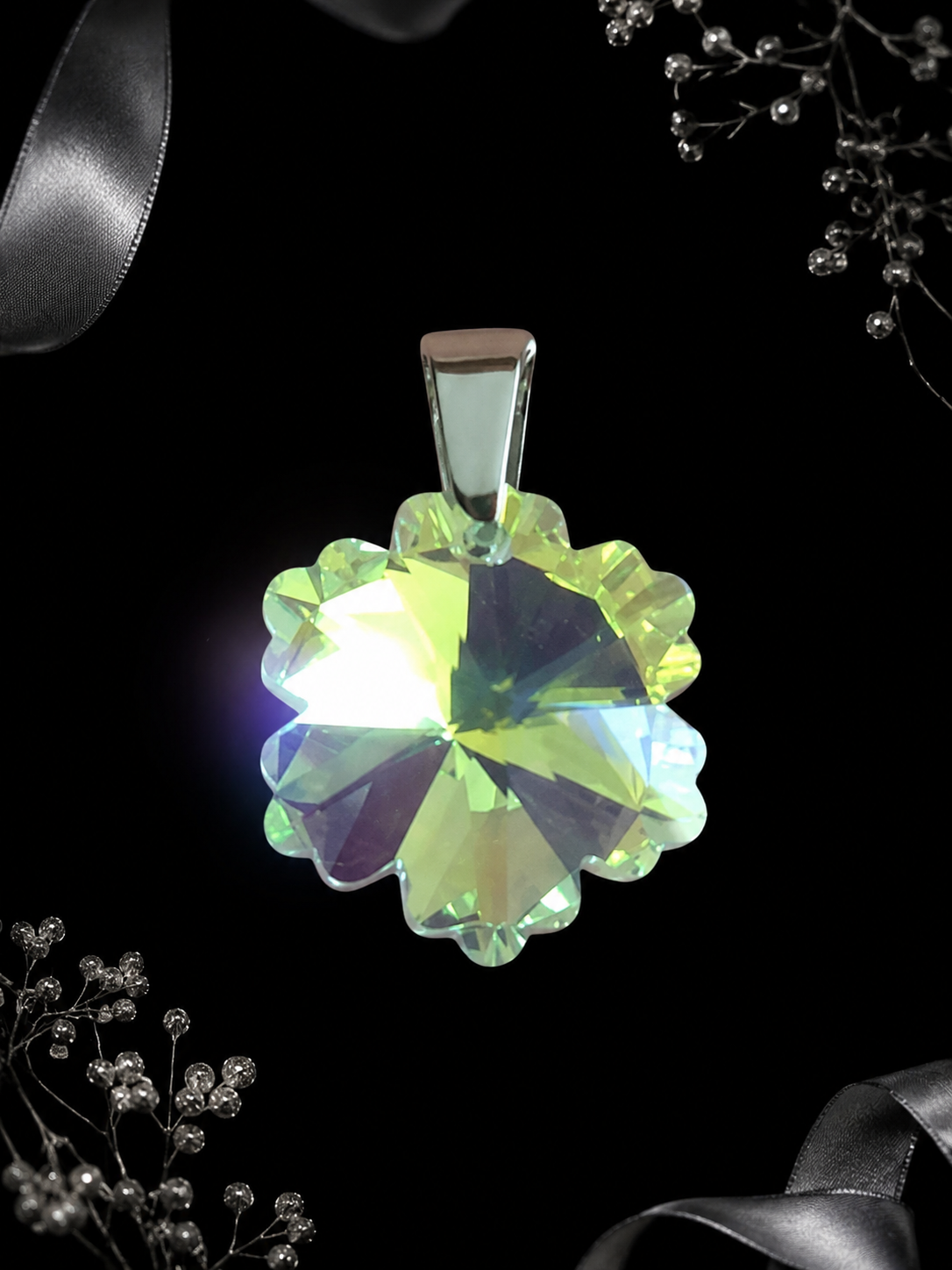 Le collier petit flocon en cristal argenté