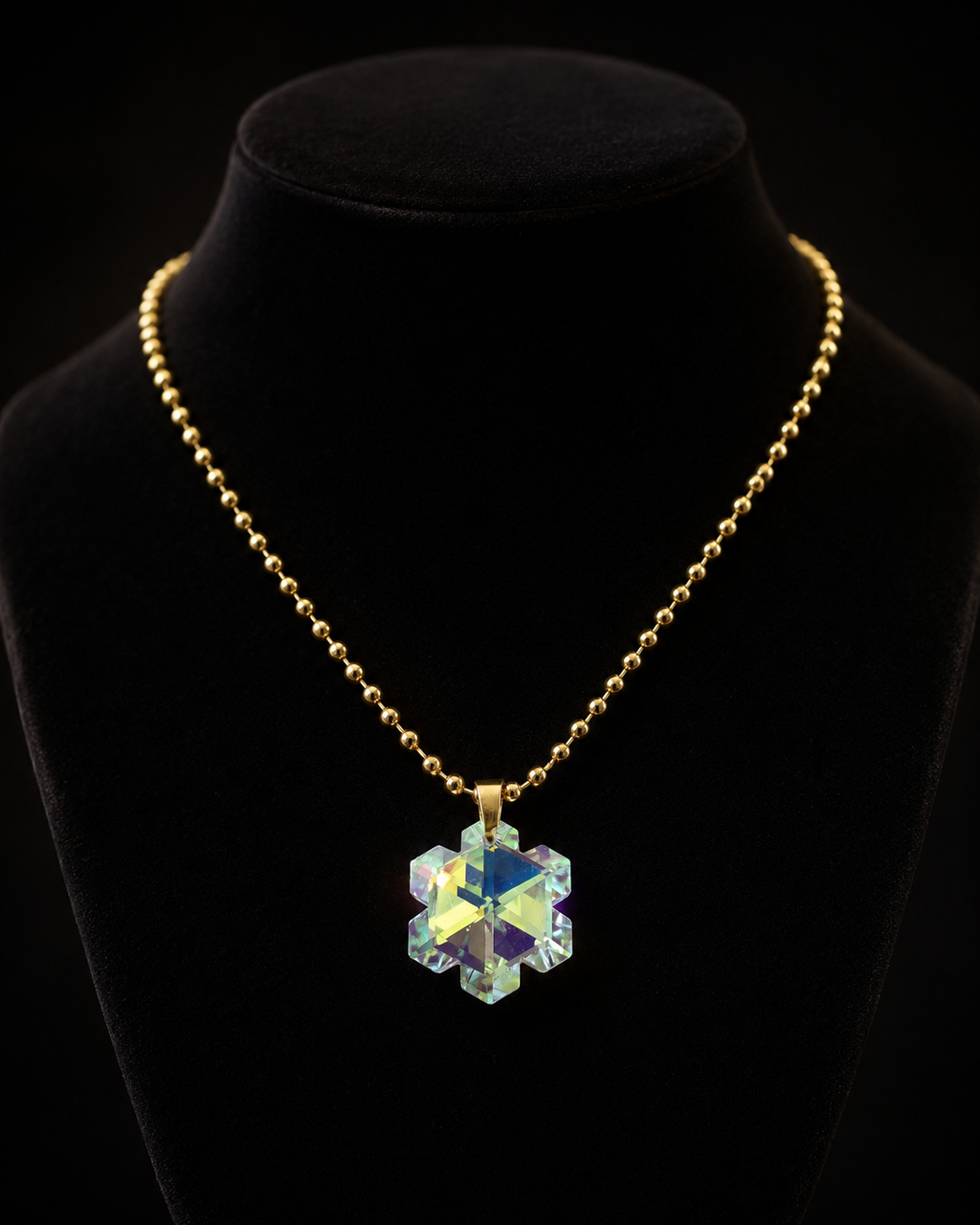 Le collier gros flocon de neige en cristal doré