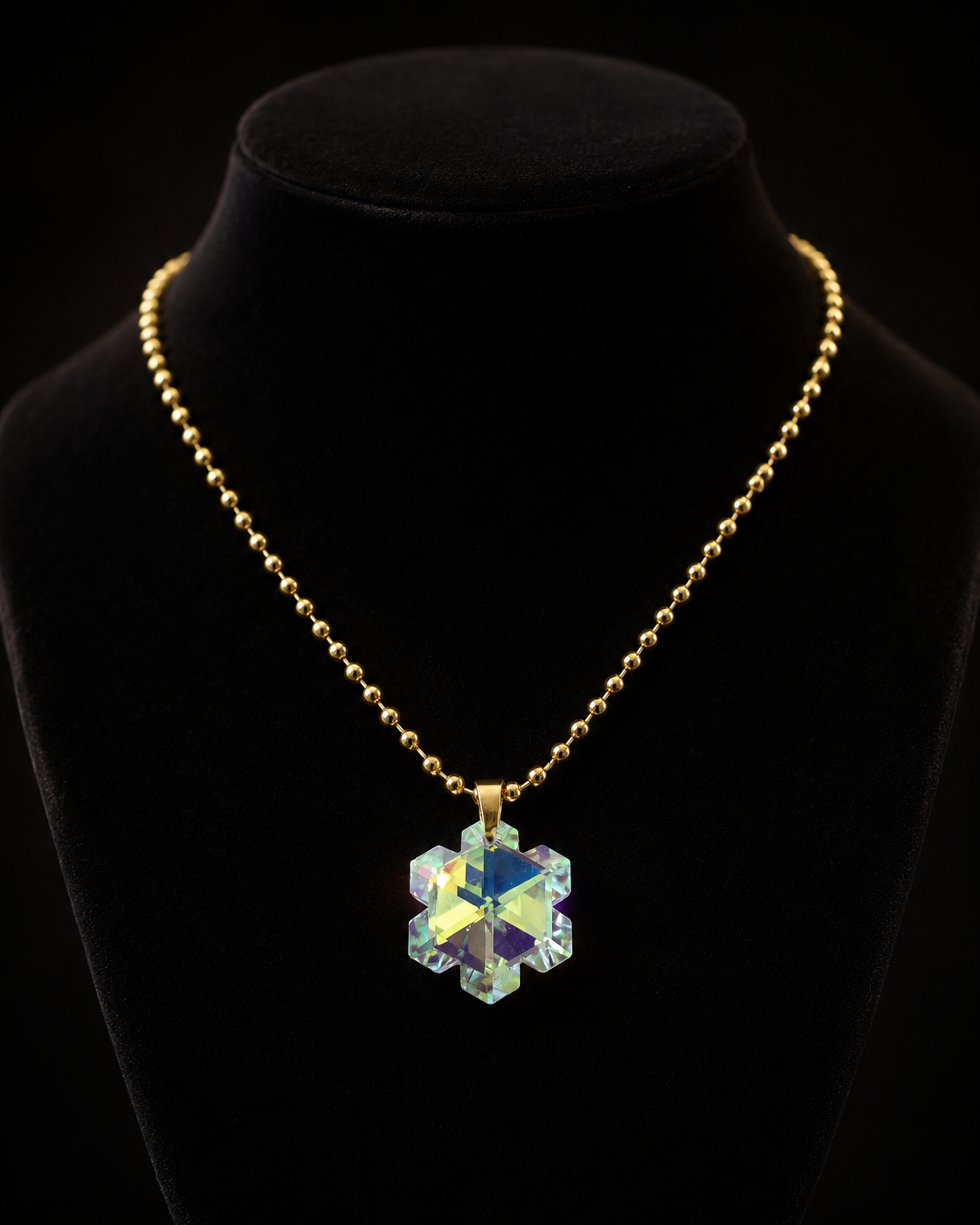Le collier gros flocon de neige en cristal doré
