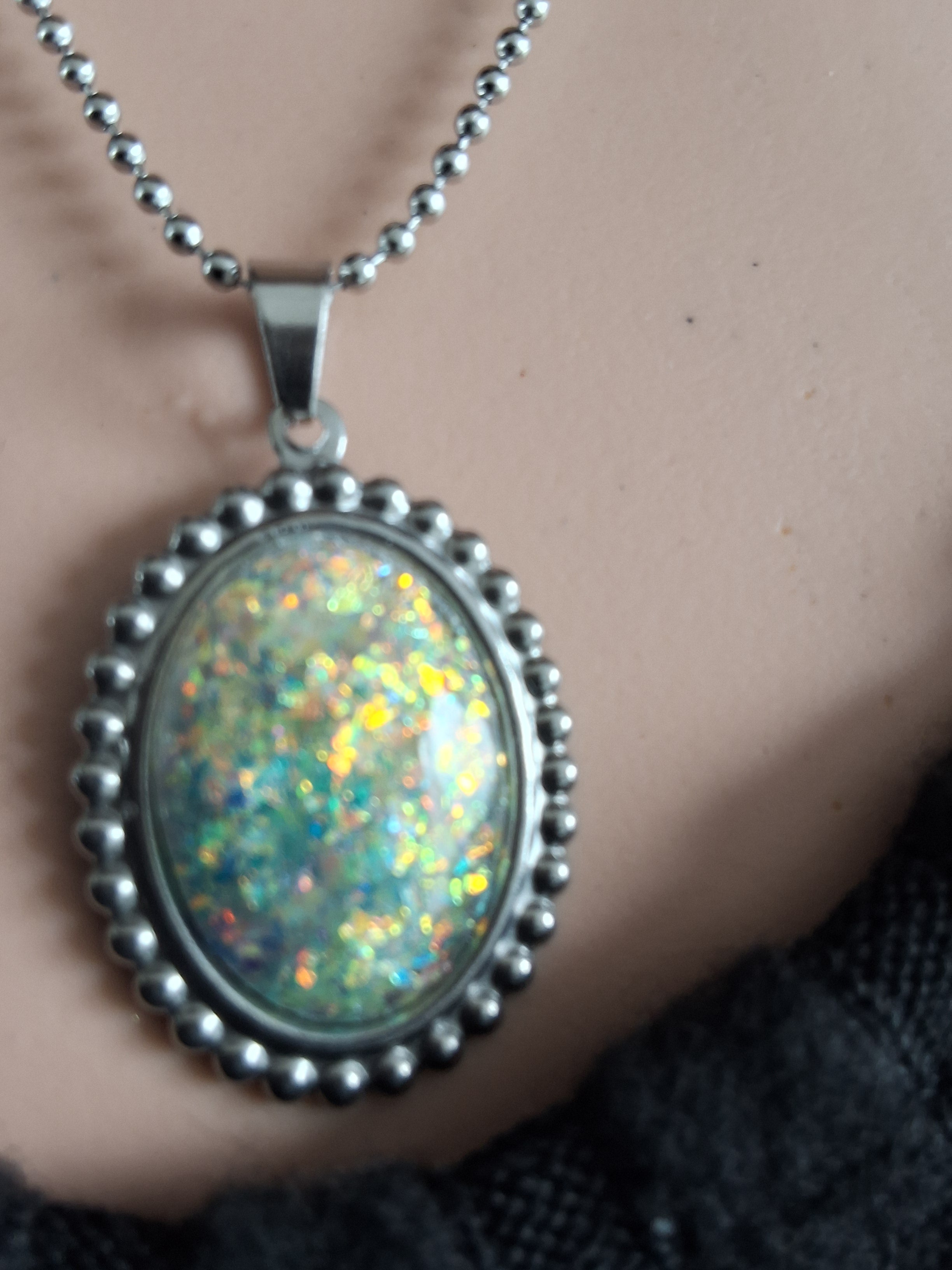 Collier imitation opale extra plat