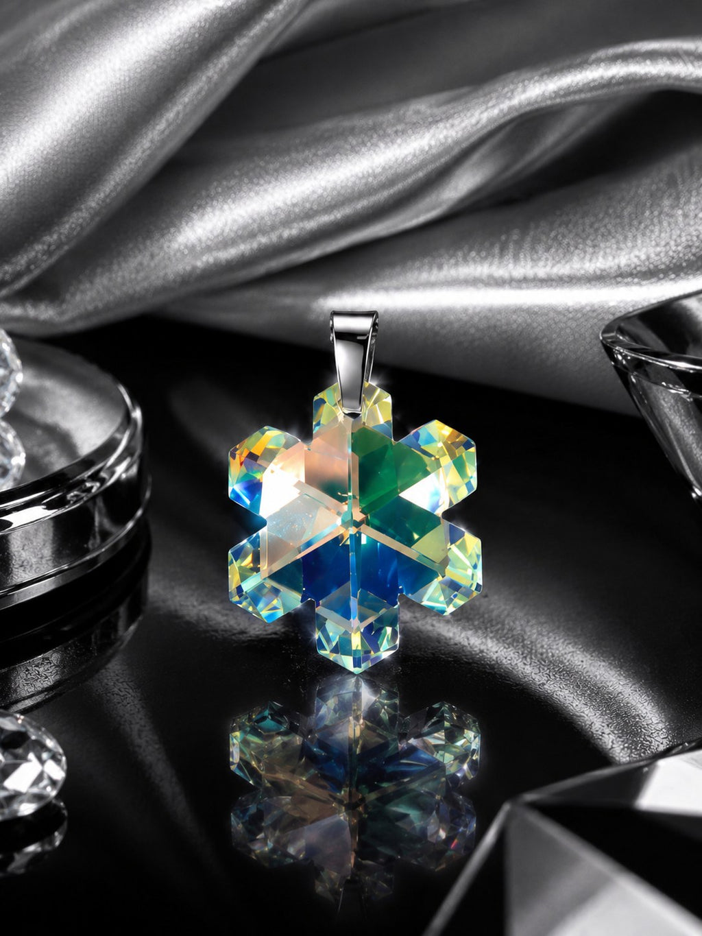 Le collier gros flocon hivernal en cristal argenté