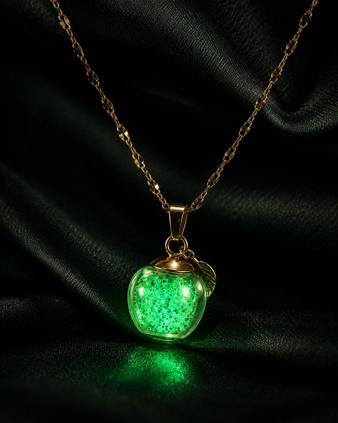Collier or enchanté pomme verte