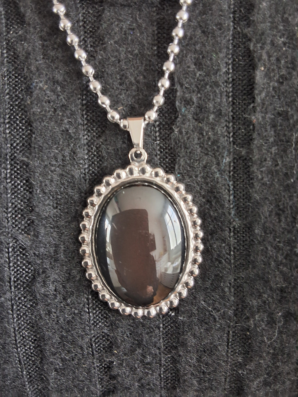 Collier ovale à boules perle magique