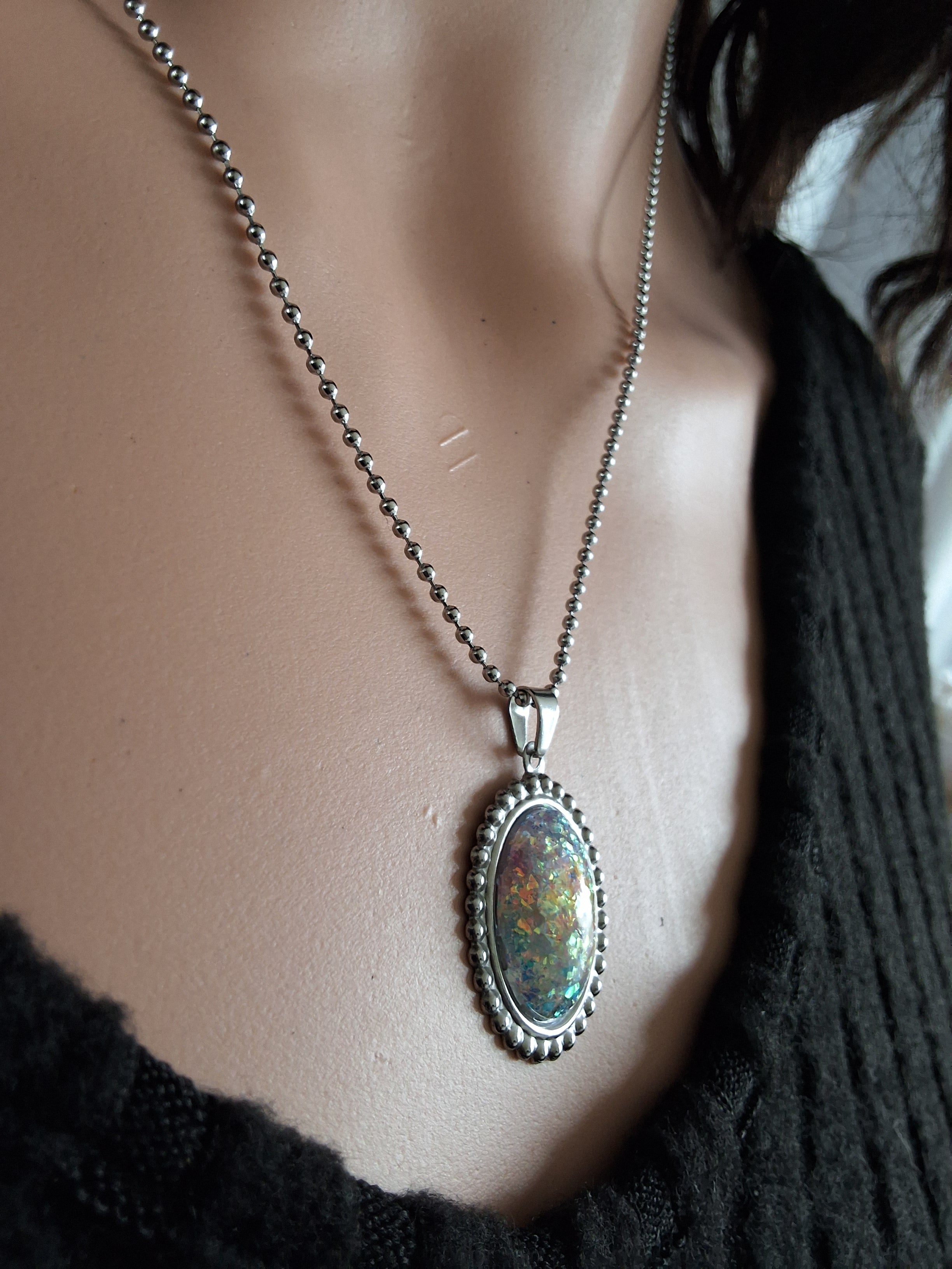 Collier imitation opale plat