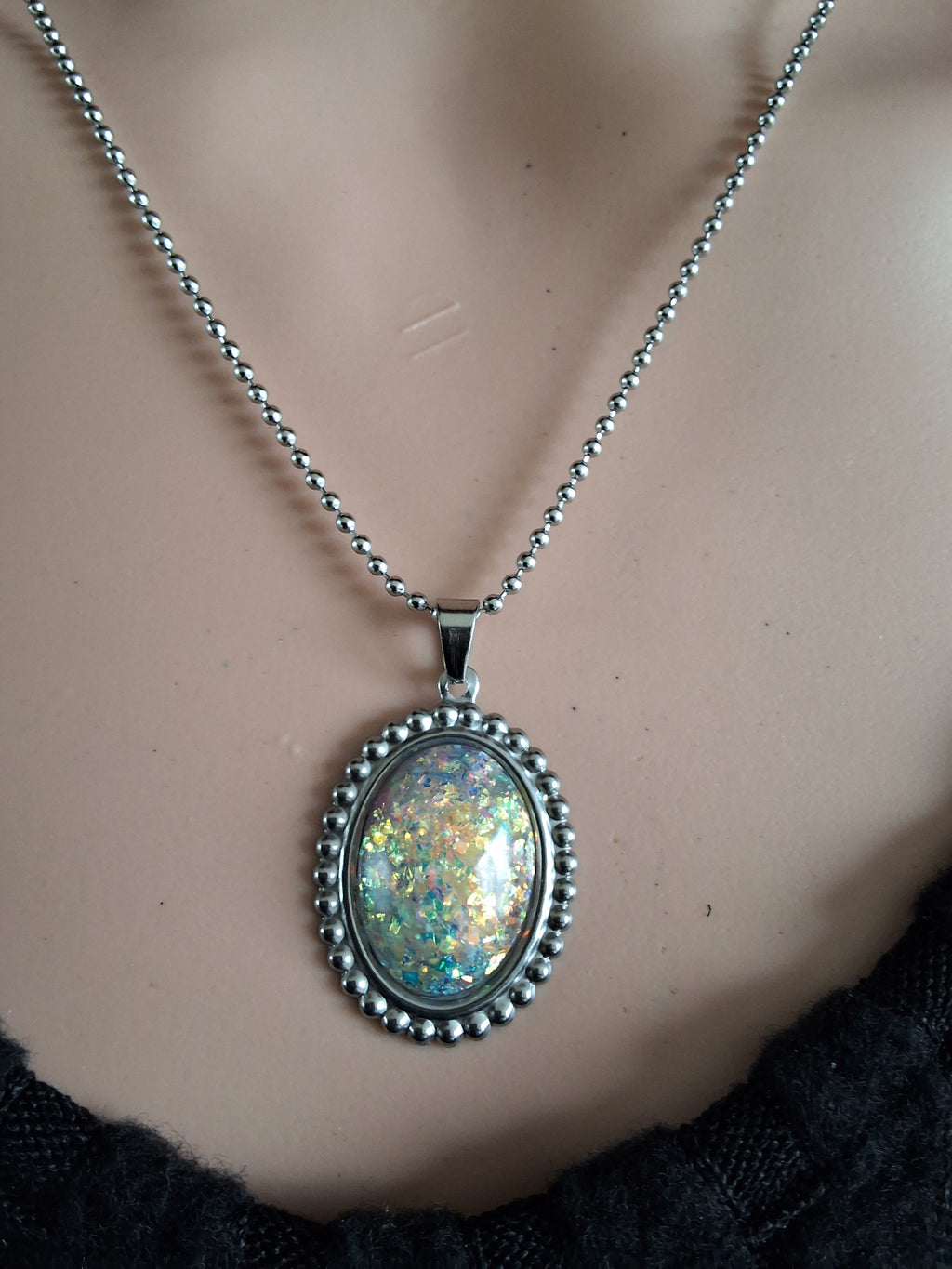 Collier imitation opale plat
