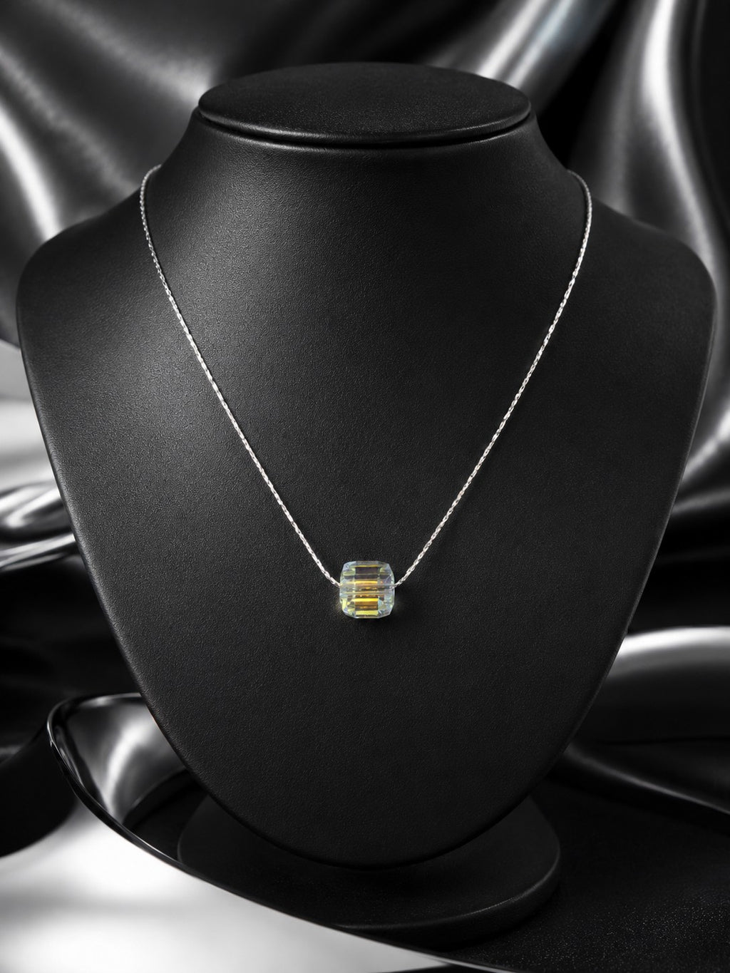 Le collier sucre en cristal argenté