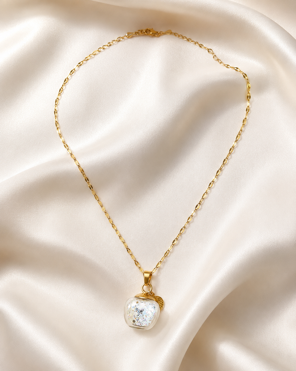 Le collier Pomme rouge — Éclat de Cristal