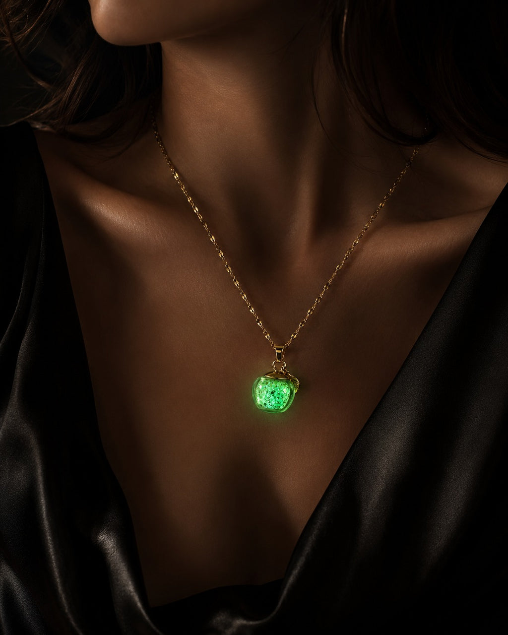 Collier or enchanté pomme verte