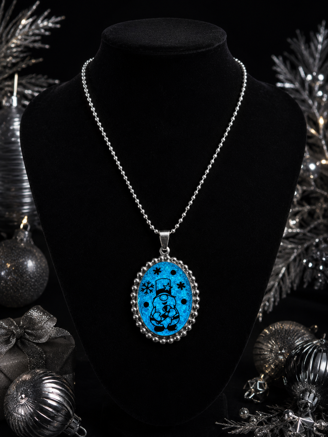 Collier Lutin du Père Noël – Magie Fluorescente bleu