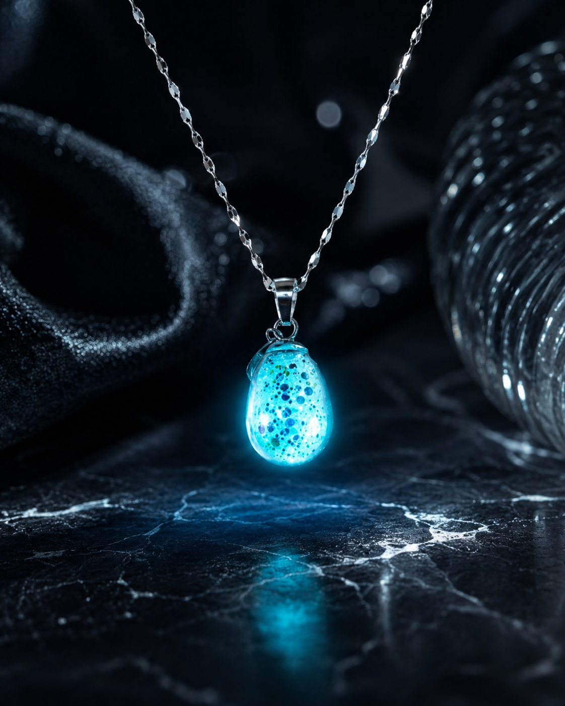 Collier goutte déglace des montagnes