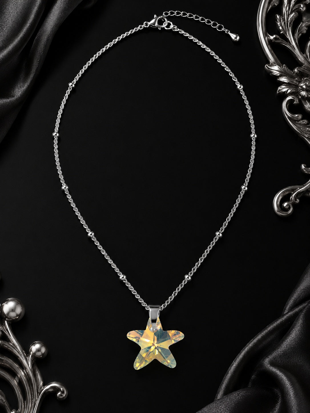 Le collier petite étoile de mer en cristal argenté