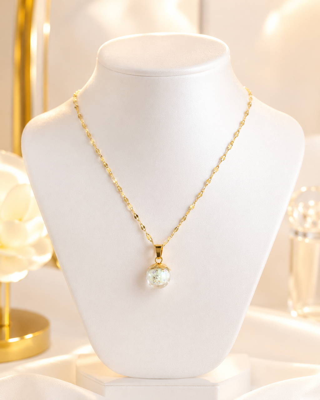 Collier or petites groseilles vertes