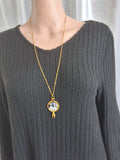 Collier Sortilège de Minuit – Sorcière au Chaudron Fluorescente