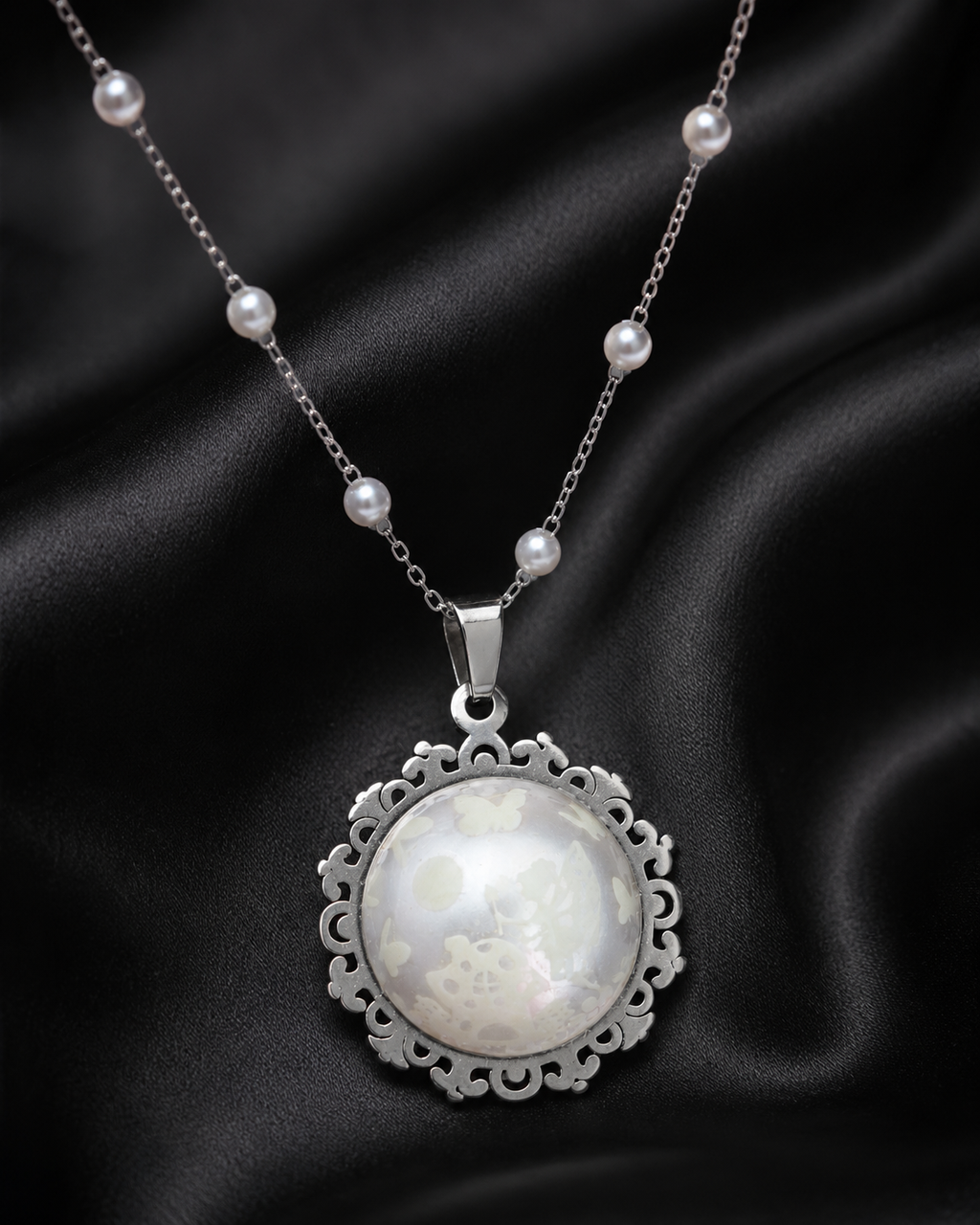 Collier rond à dentelle moyenne perle blanche de la fée félicia