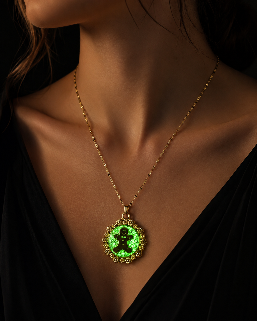 Collier petit biscuit fluorescent version courte or