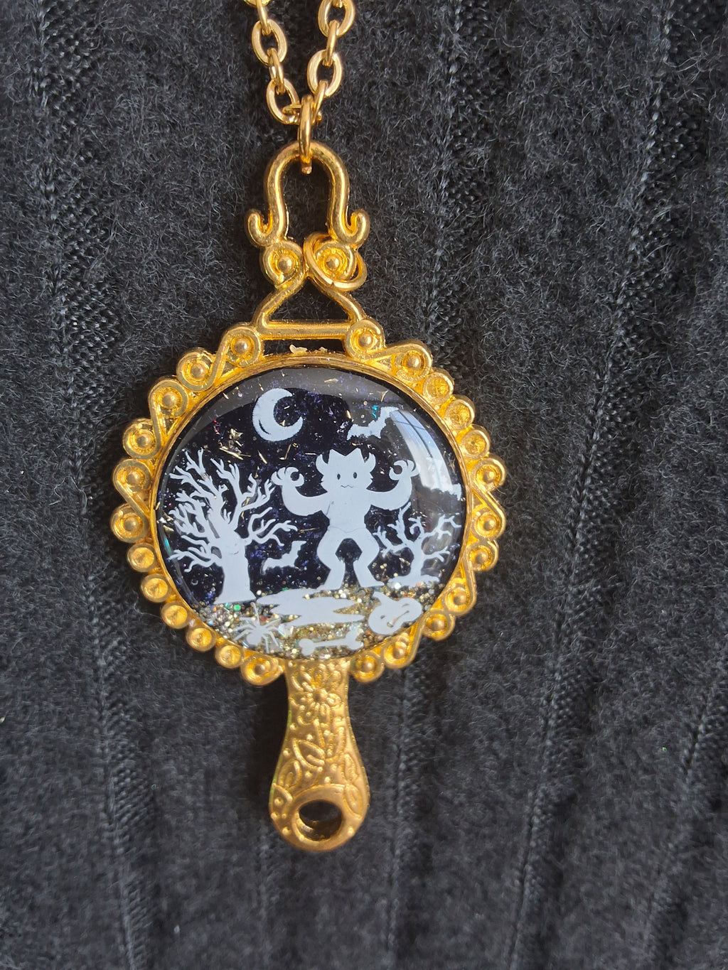 Collier Démon de la Forêt – Créature d’Halloween Fluorescente